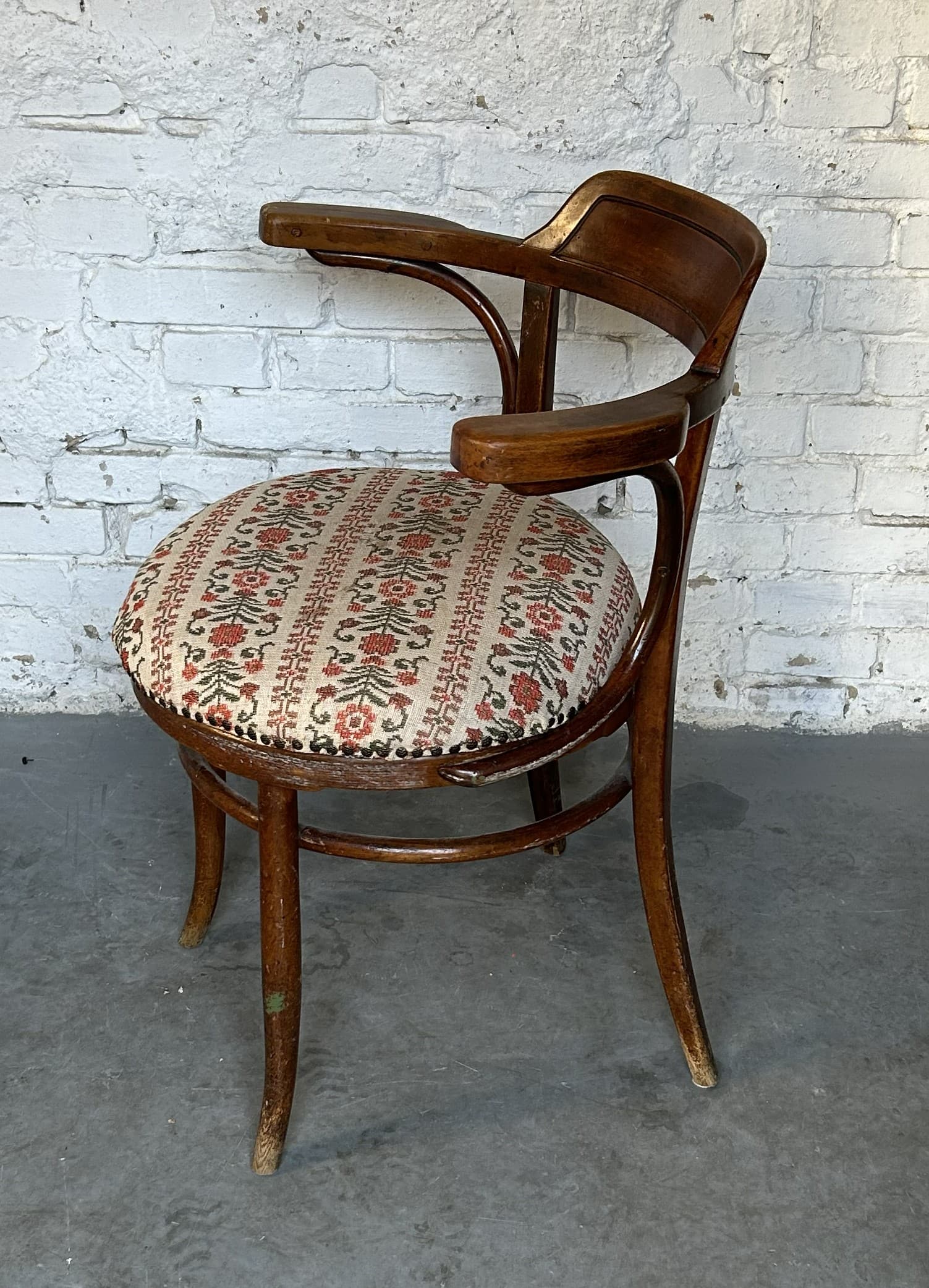Bentwood chair, brown beech, attrib. to M. Thonet, early 20th c. - 326681
