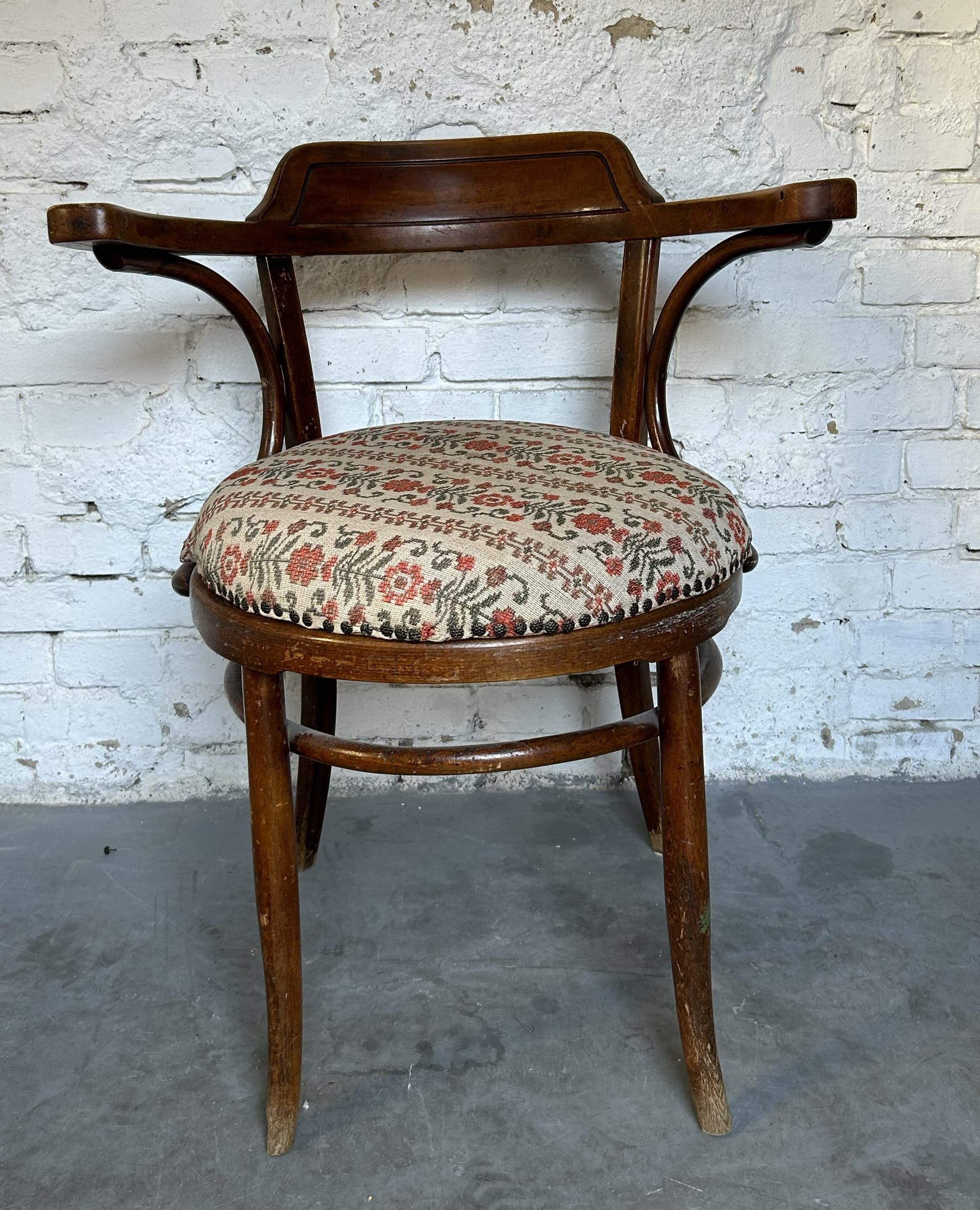 Bentwood chair, brown beech, attrib. to M. Thonet, early 20th c. - 326684