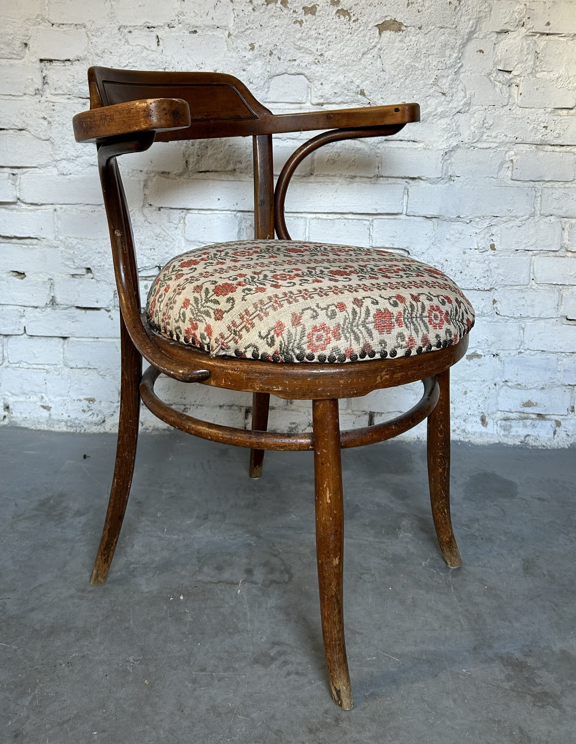 Bentwood chair, brown beech, attrib. to M. Thonet, early 20th c. - 326685