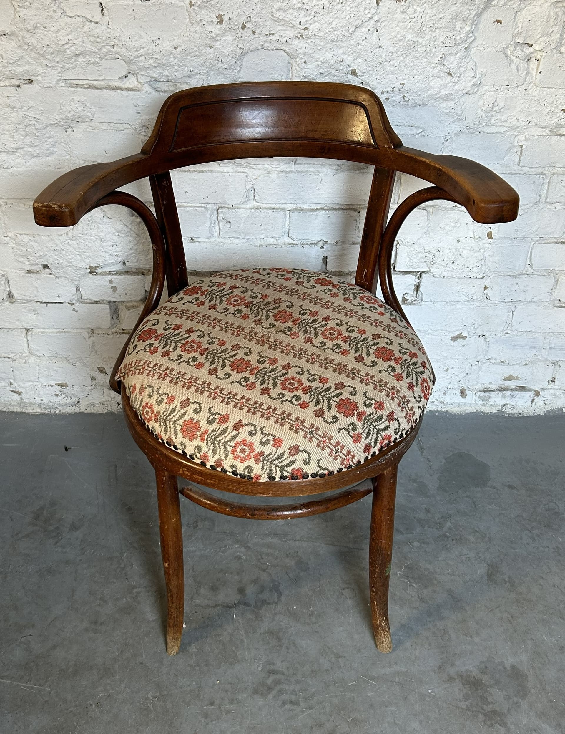 Bentwood chair, brown beech, attrib. to M. Thonet, early 20th c. - 326682