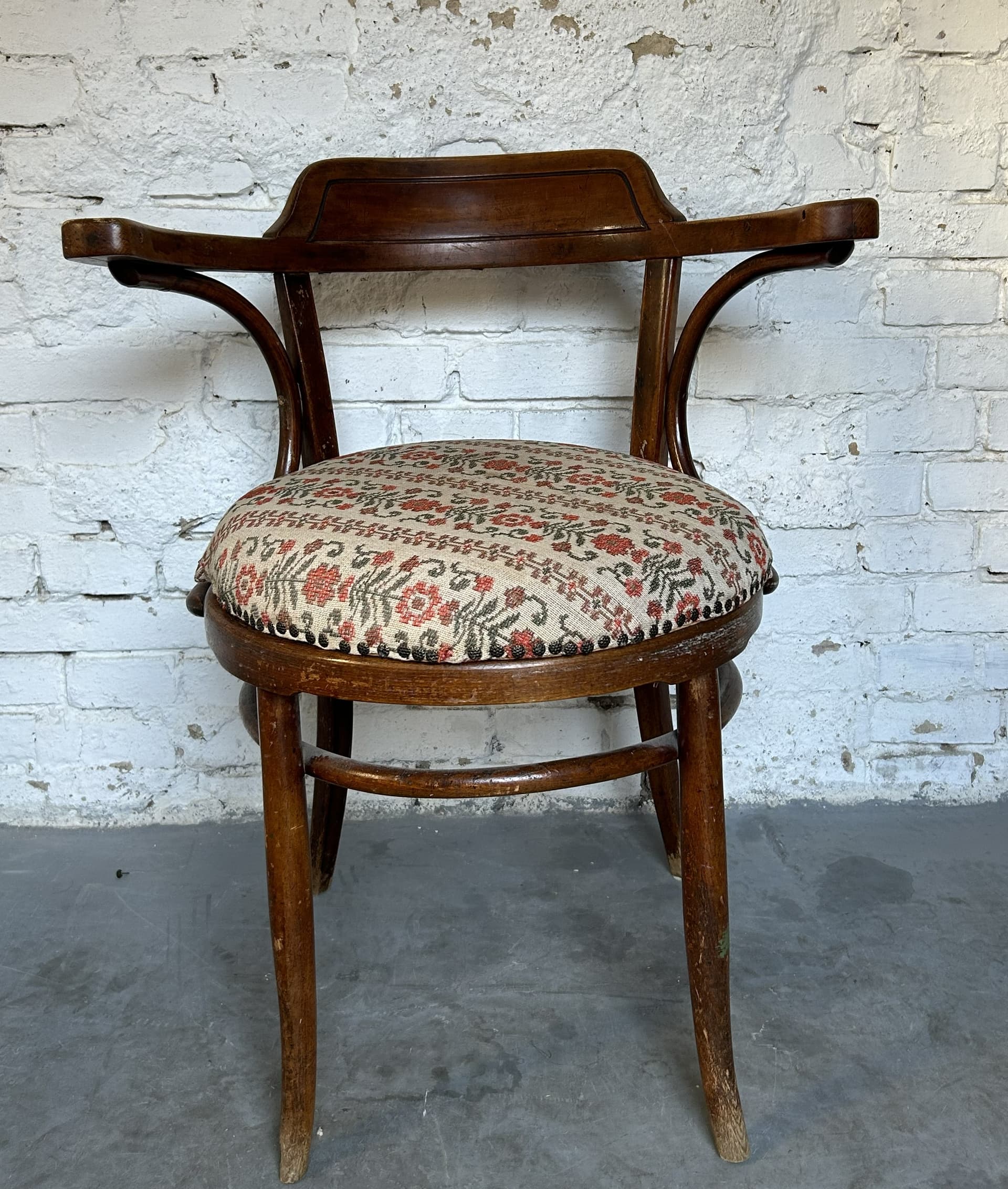 Bentwood chair, brown beech, attrib. to M. Thonet, early 20th c. - 326683