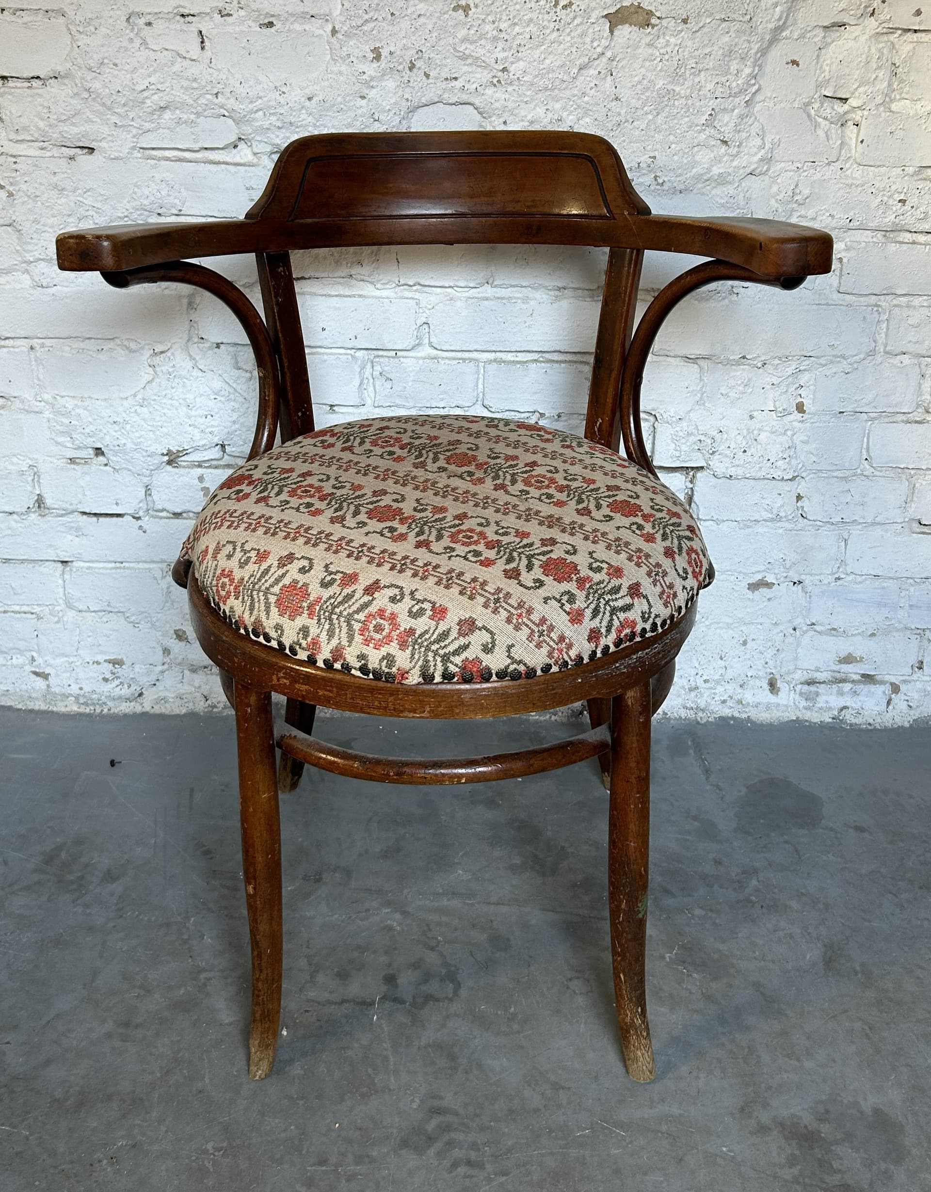 Bentwood chair, brown beech, attrib. to M. Thonet, early 20th c. - 326688