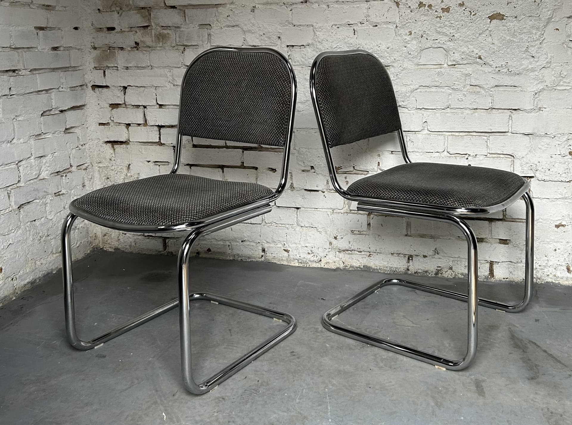 Para krzeseł cantilever Bauhaus, ciemnoszary, chrom, lata 70. - 326747