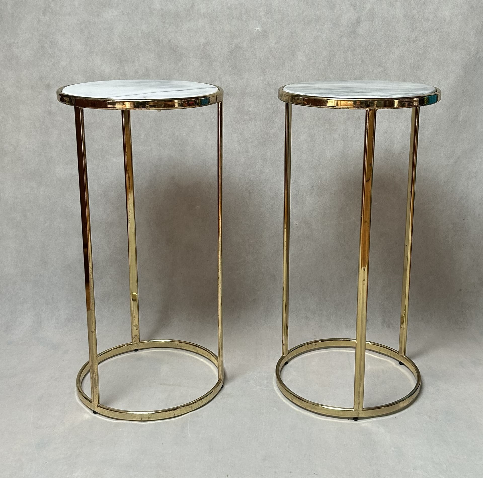 Stolik pomocniczy Glam, marmur biały szary, metal złoty - 326756