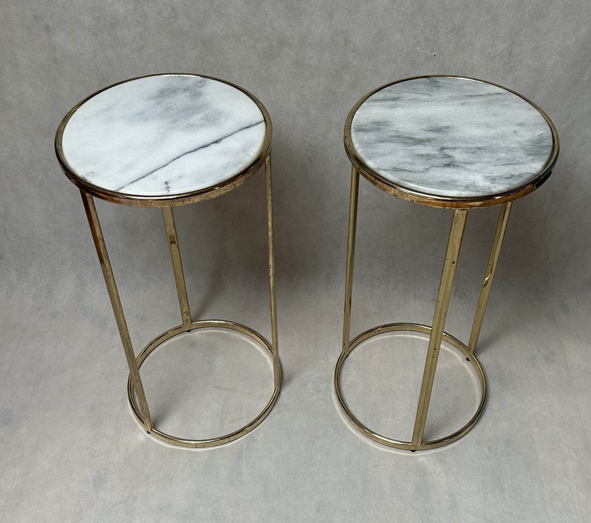 Stolik pomocniczy Glam, marmur biały szary, metal złoty - 326758