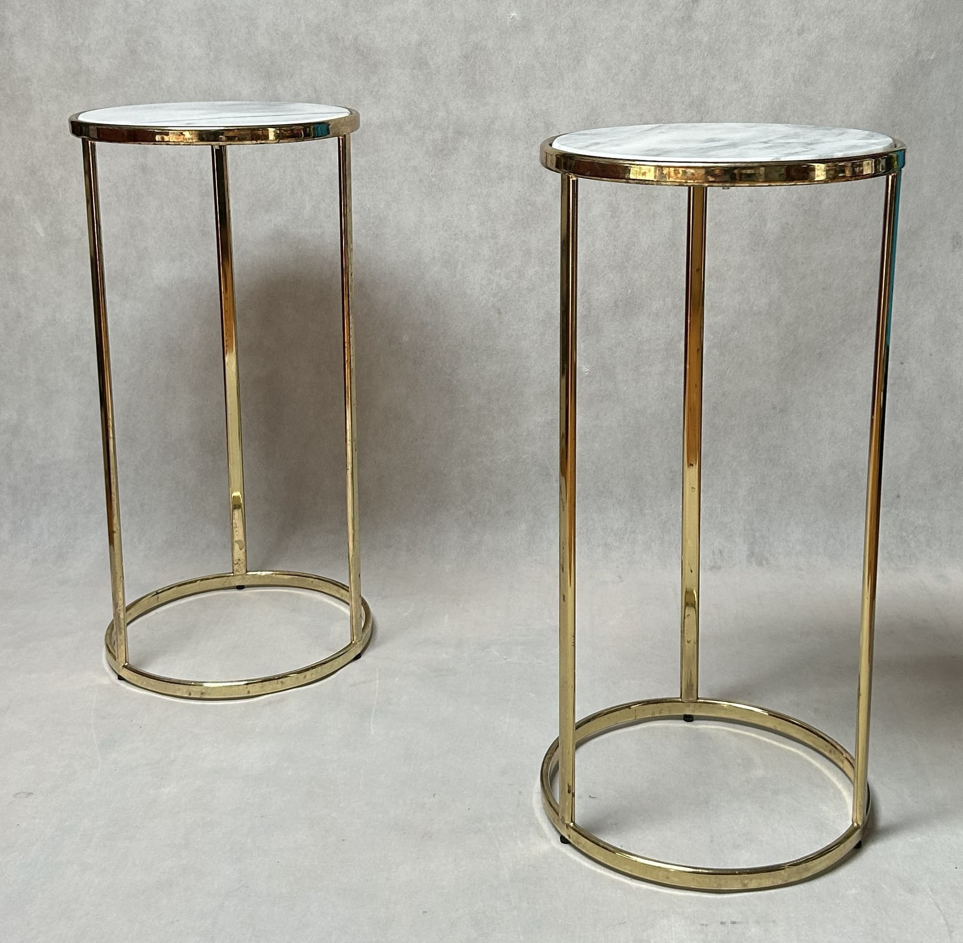Stolik pomocniczy Glam, marmur biały szary, metal złoty - 326767