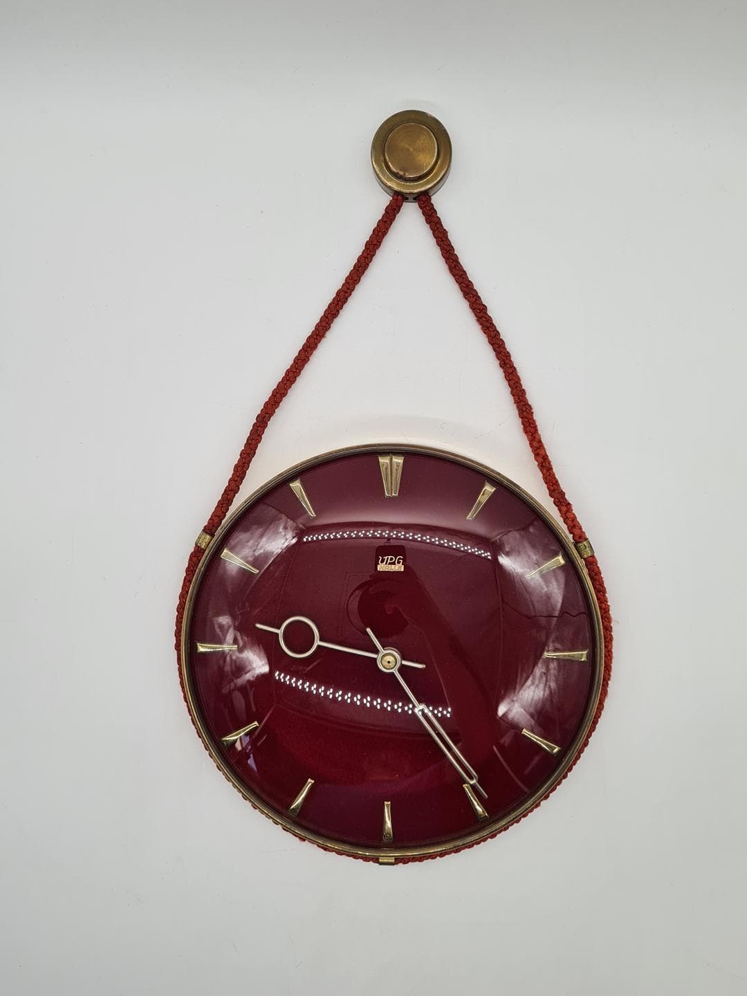 Wall Clock, Space Age, red acrylic, gold metal, East Germany, 1970s. - 326878