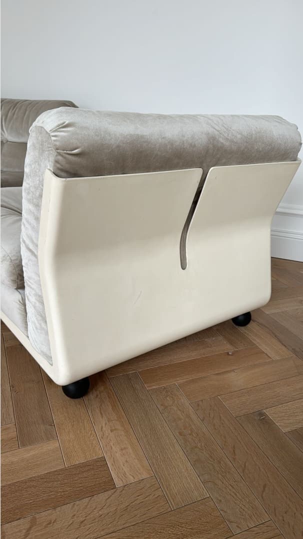 Fotel Amanta, velvet beżowy, włókno szklane białe, proj. M. Bellini, B&B Italia, Włochy, lata 70. - 327070