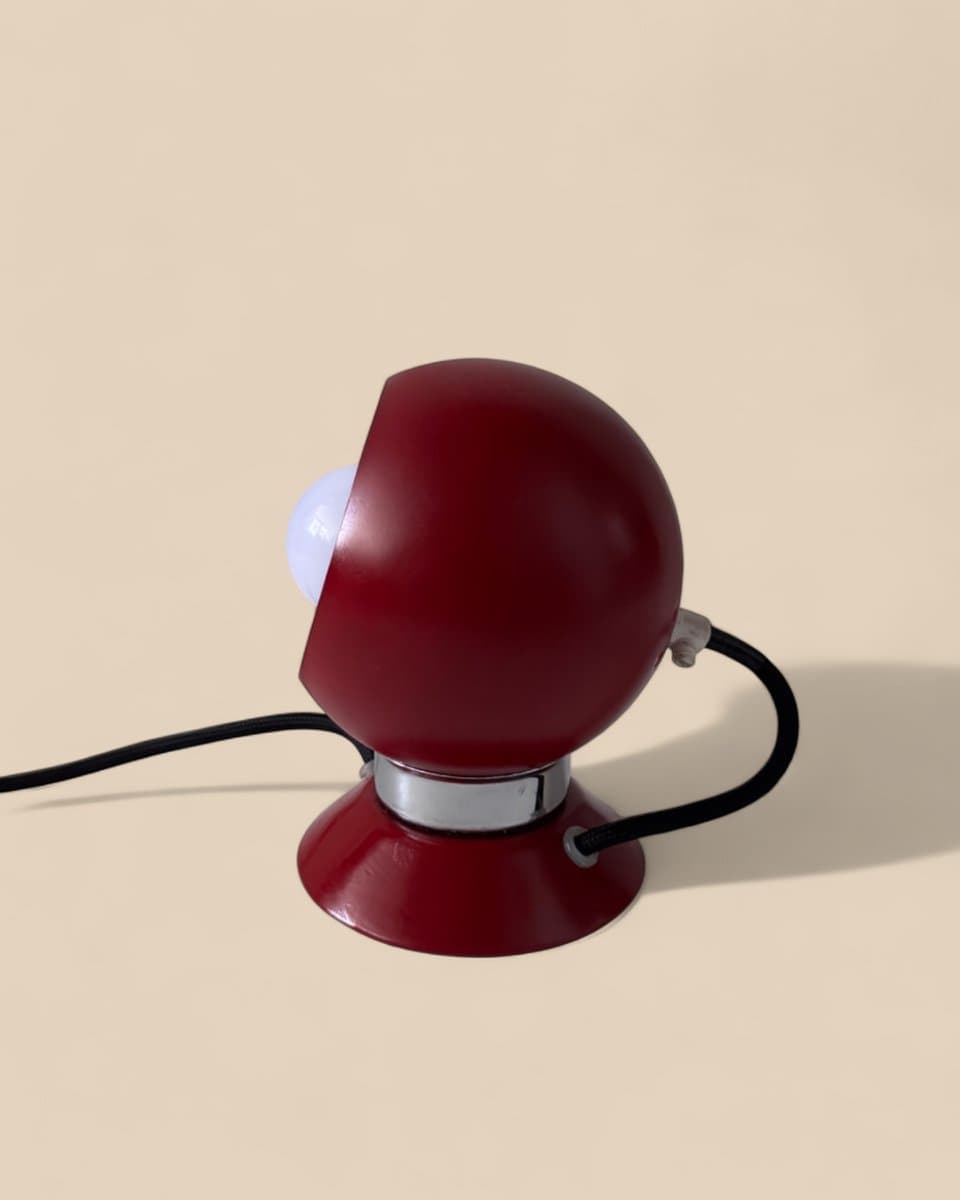 Lampa stołowa Magnetic Ball, czerwony, metal chrom, proj. B. Frandsen, Dania, lata 60. - 327208