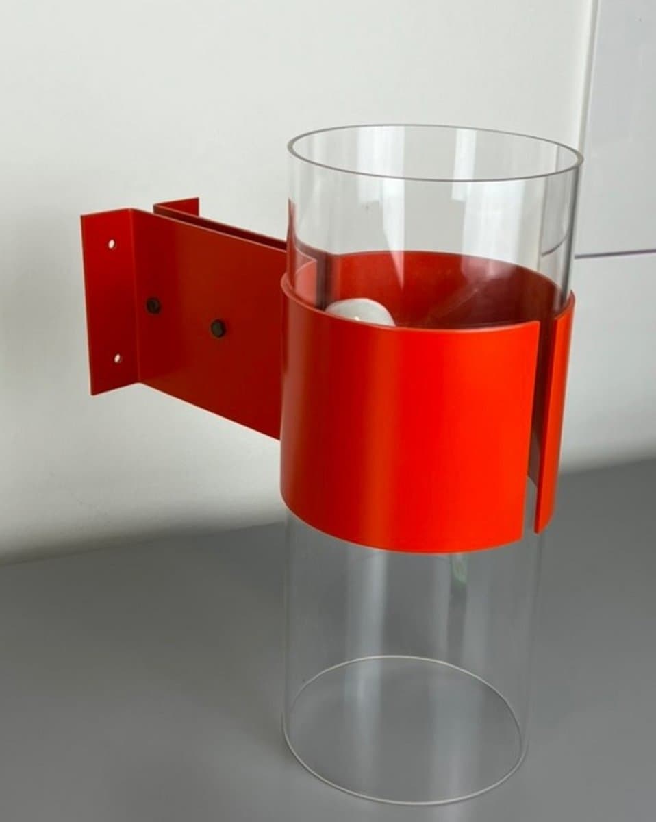 Lampa ścienna, czerwona, metal, akryl transparentny, Dania, lata 70. - 327340