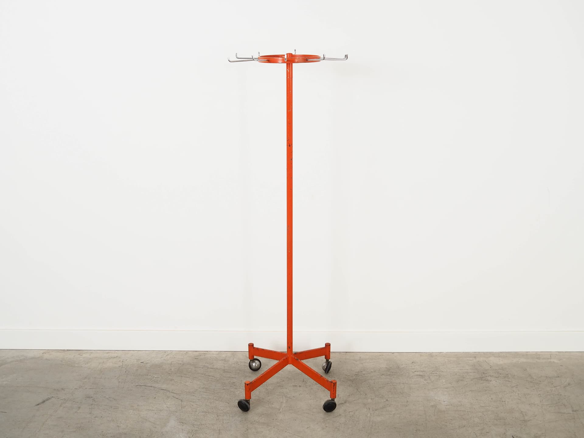 Rotary Standing Coat Rack, red, metal, Denmark, 1970s. - 327455