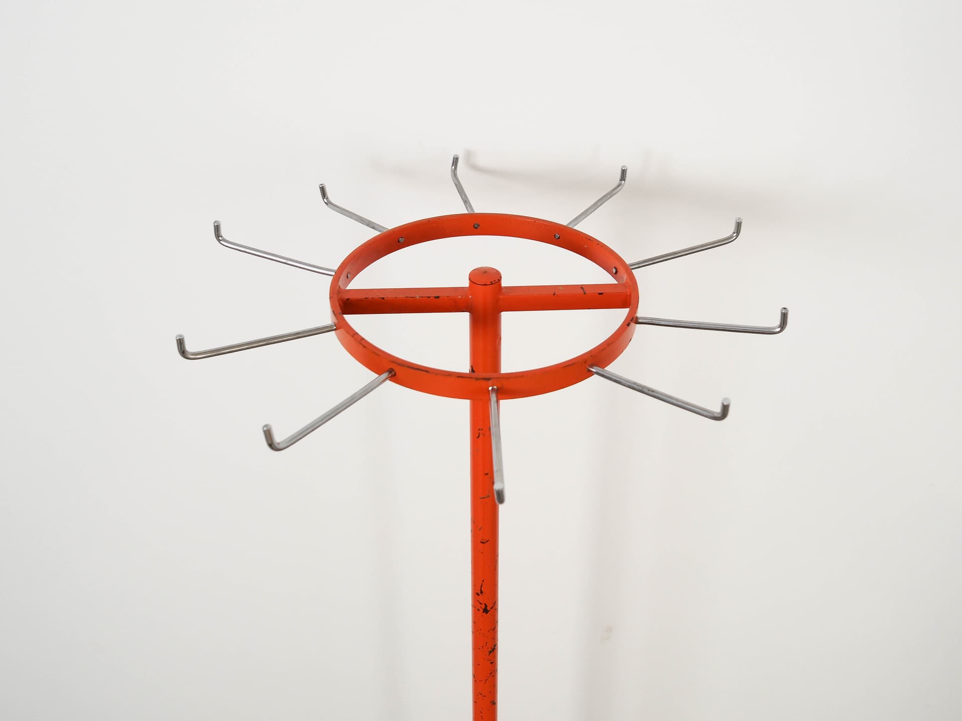 Rotary Standing Coat Rack, red, metal, Denmark, 1970s. - 327454