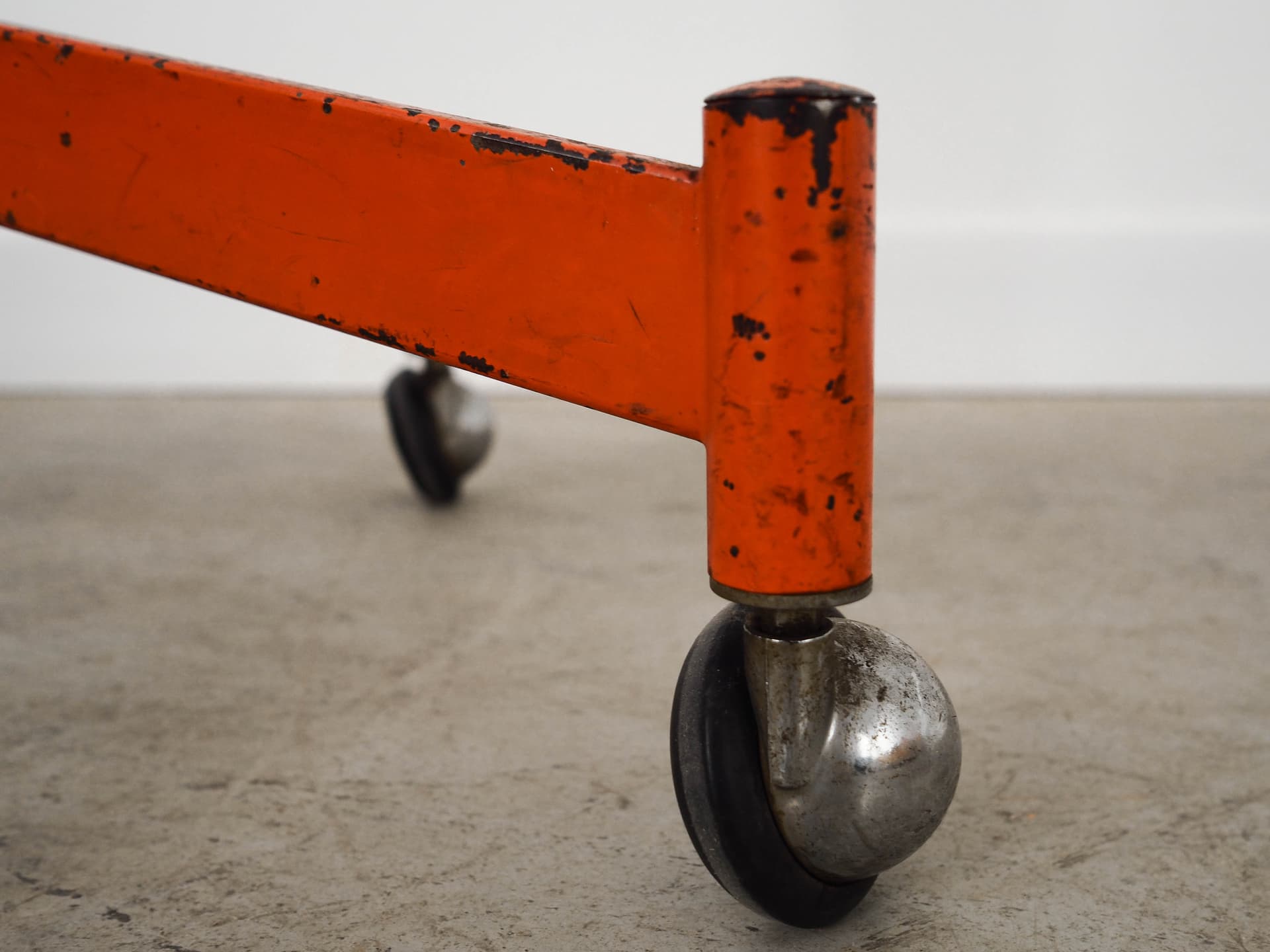 Rotary Standing Coat Rack, red, metal, Denmark, 1970s. - 327462