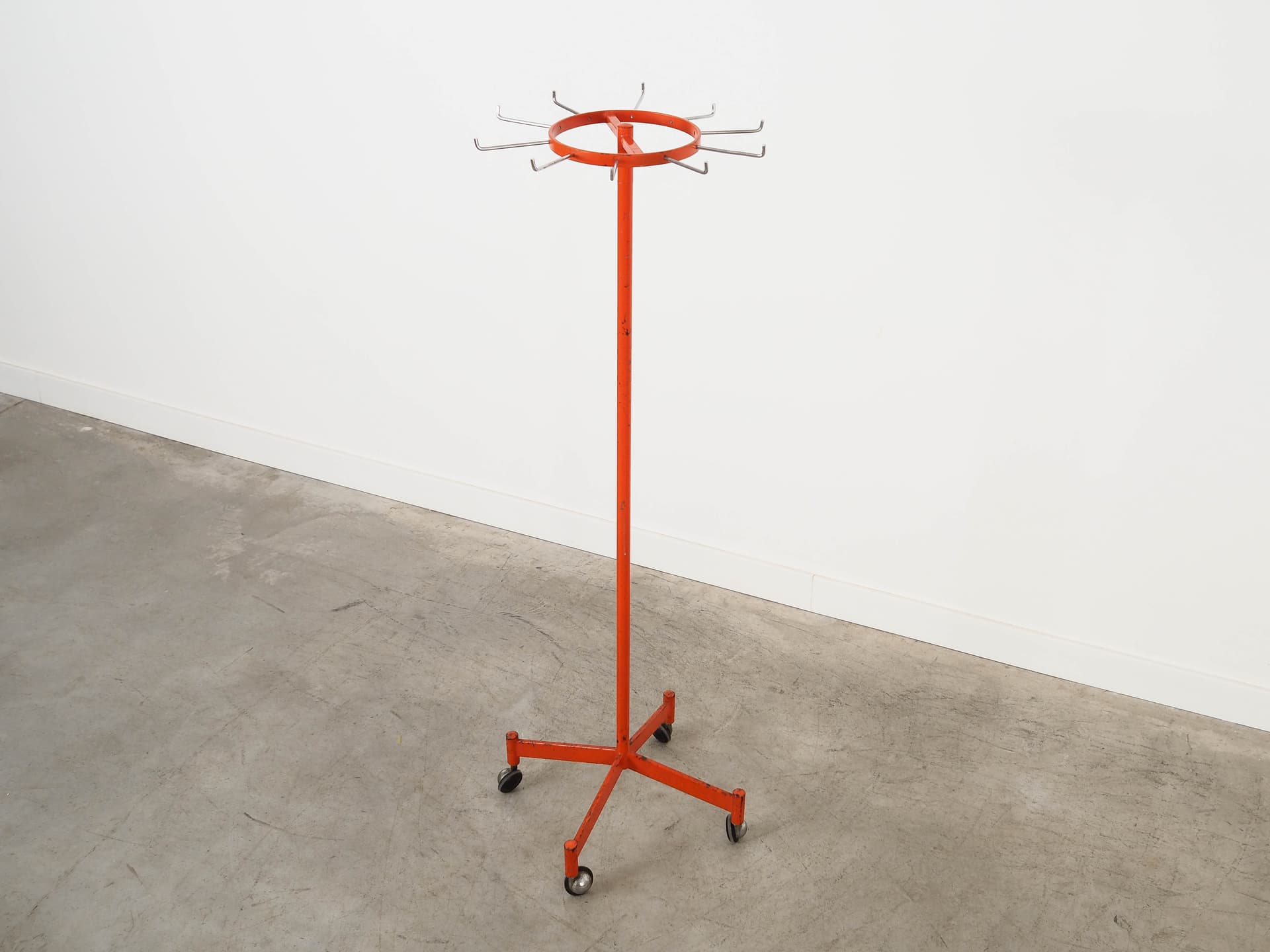 Rotary Standing Coat Rack, red, metal, Denmark, 1970s. - 327457
