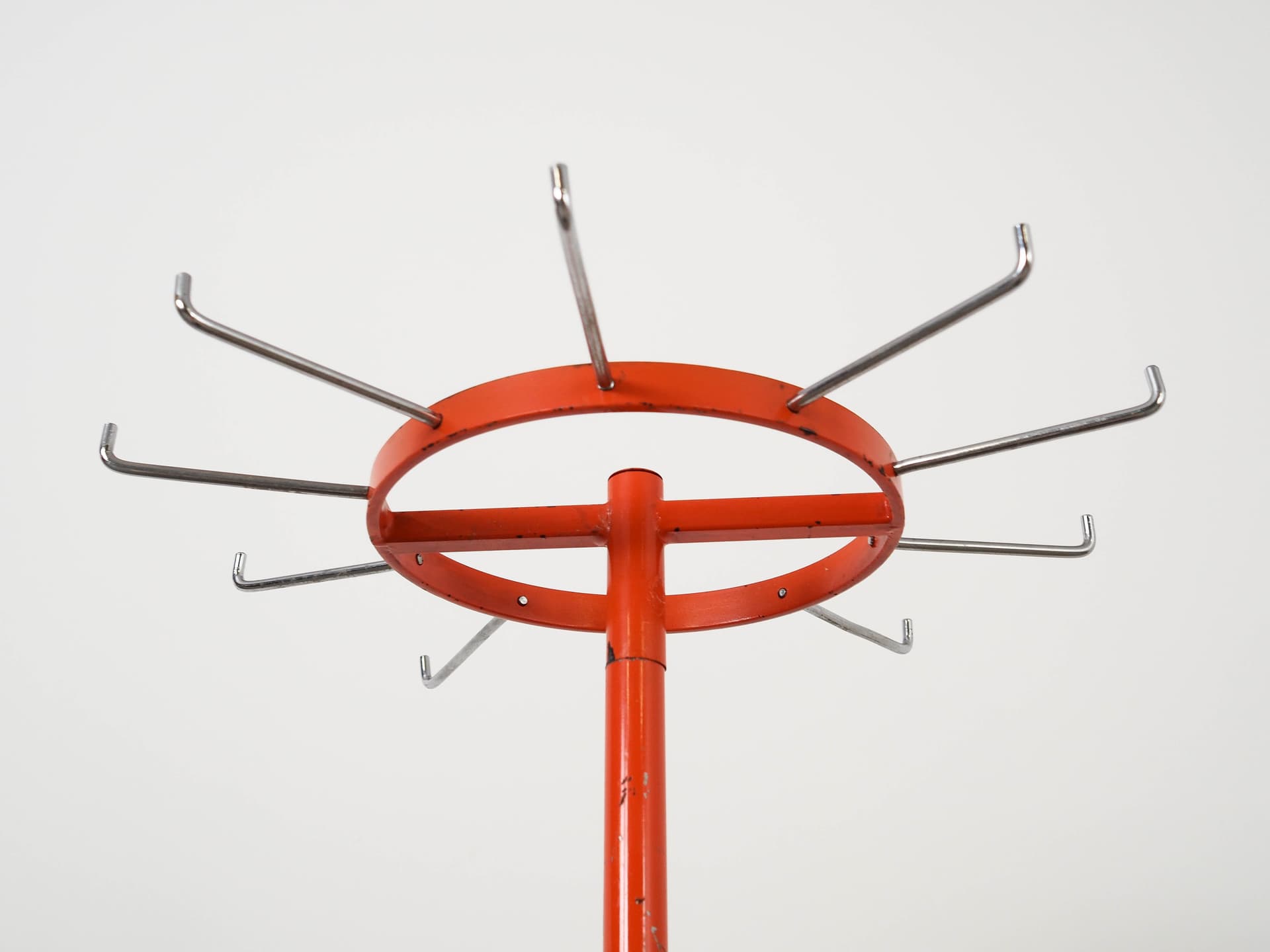 Rotary Standing Coat Rack, red, metal, Denmark, 1970s. - 327458