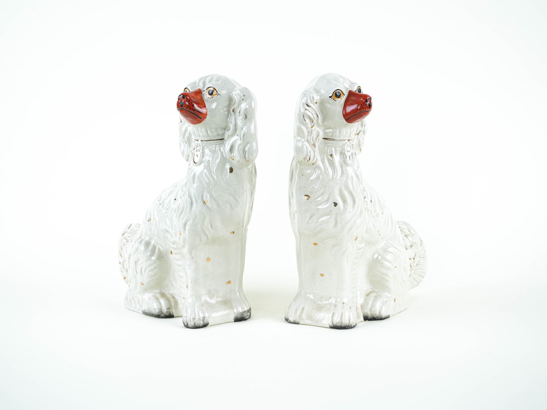 Pair of Staffordshire figurines, white red gold ceramic, United Kingdom, 19th c. - 327719