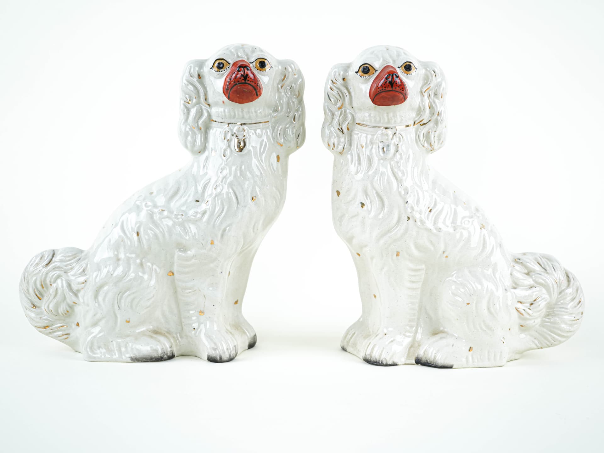 Pair of Staffordshire figurines, white red gold ceramic, United Kingdom, 19th c. - 327721