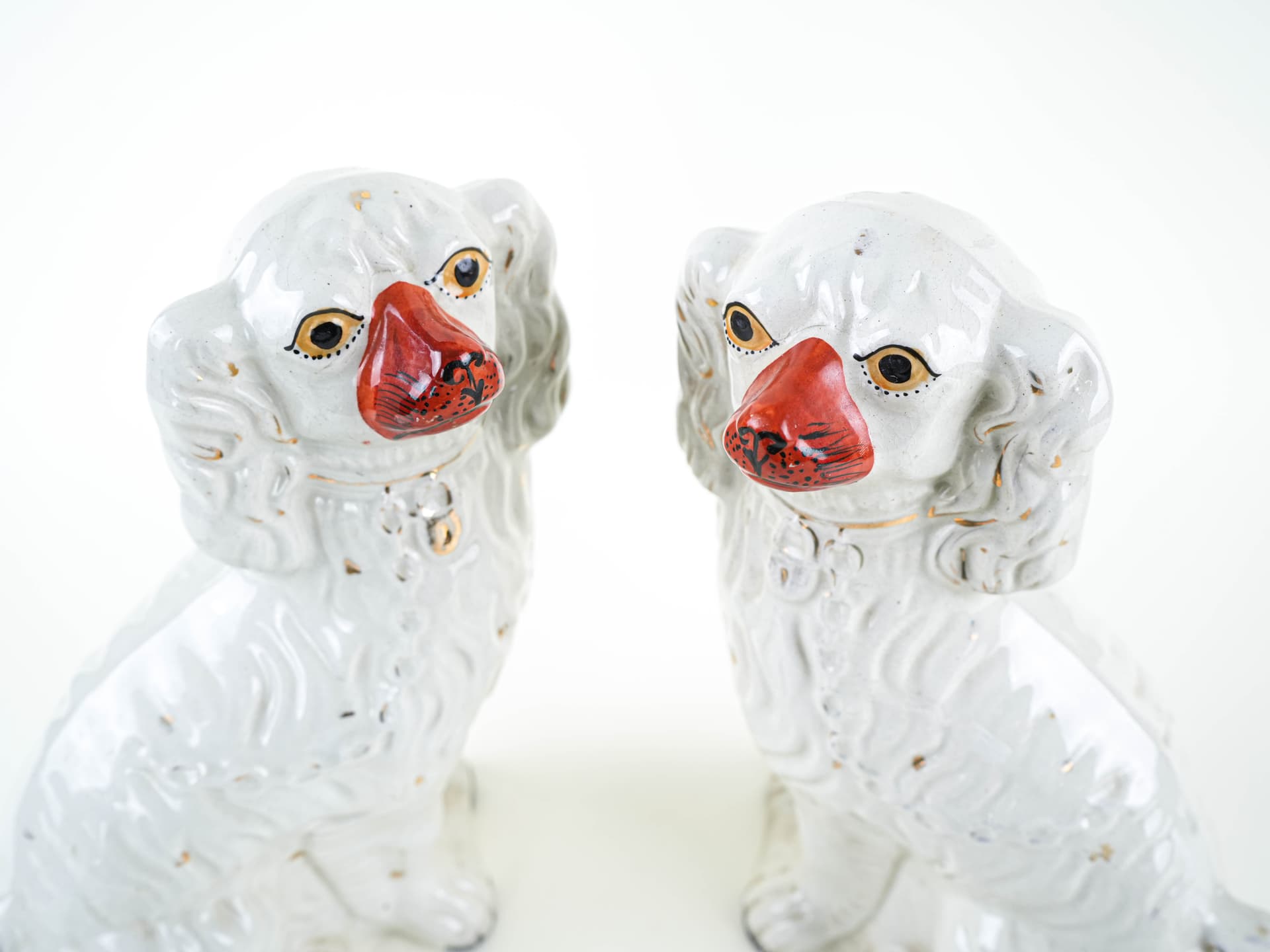 Pair of Staffordshire figurines, white red gold ceramic, United Kingdom, 19th c. - 327722
