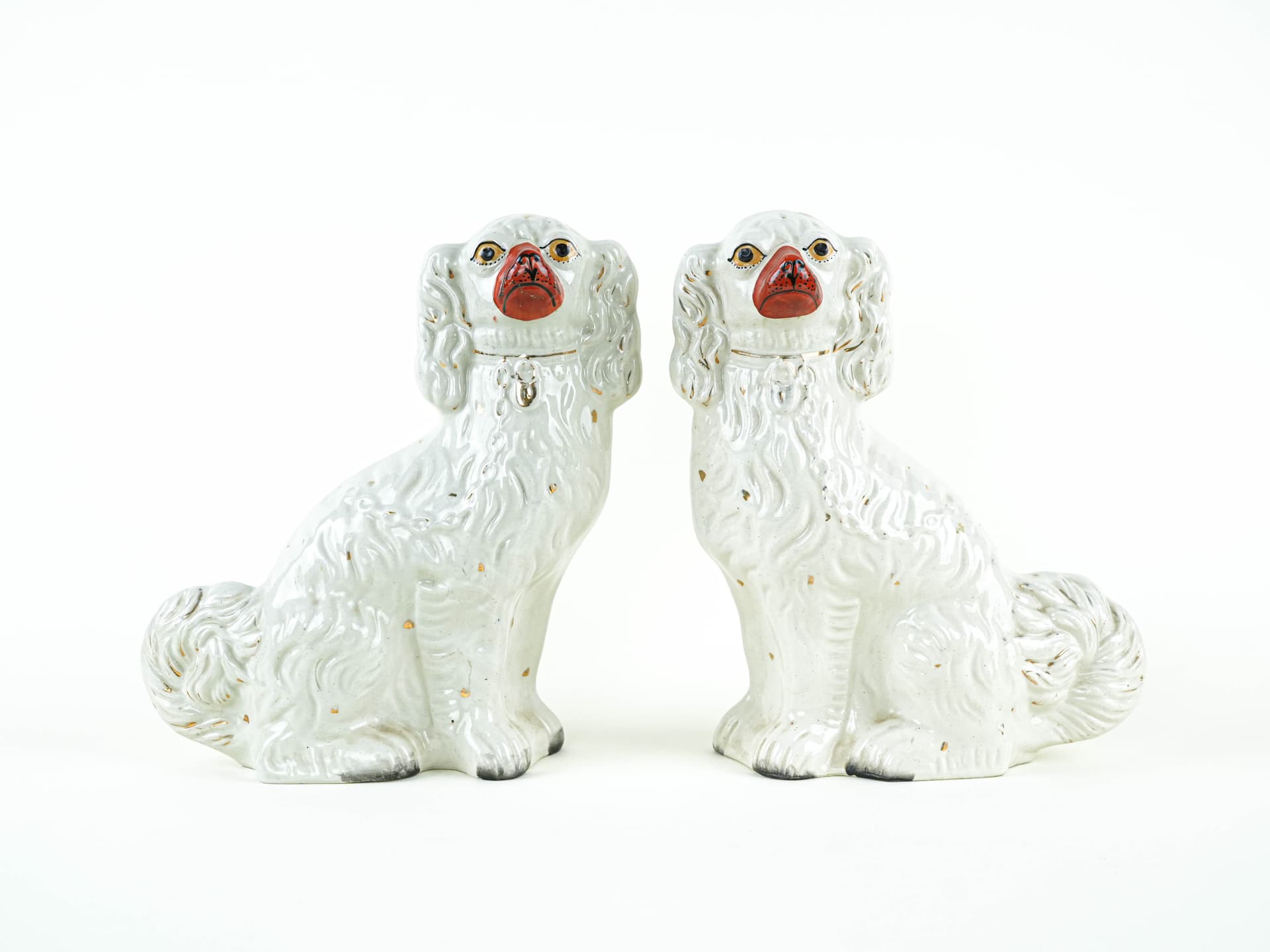 Pair of Staffordshire figurines, white red gold ceramic, United Kingdom, 19th c. - 327716