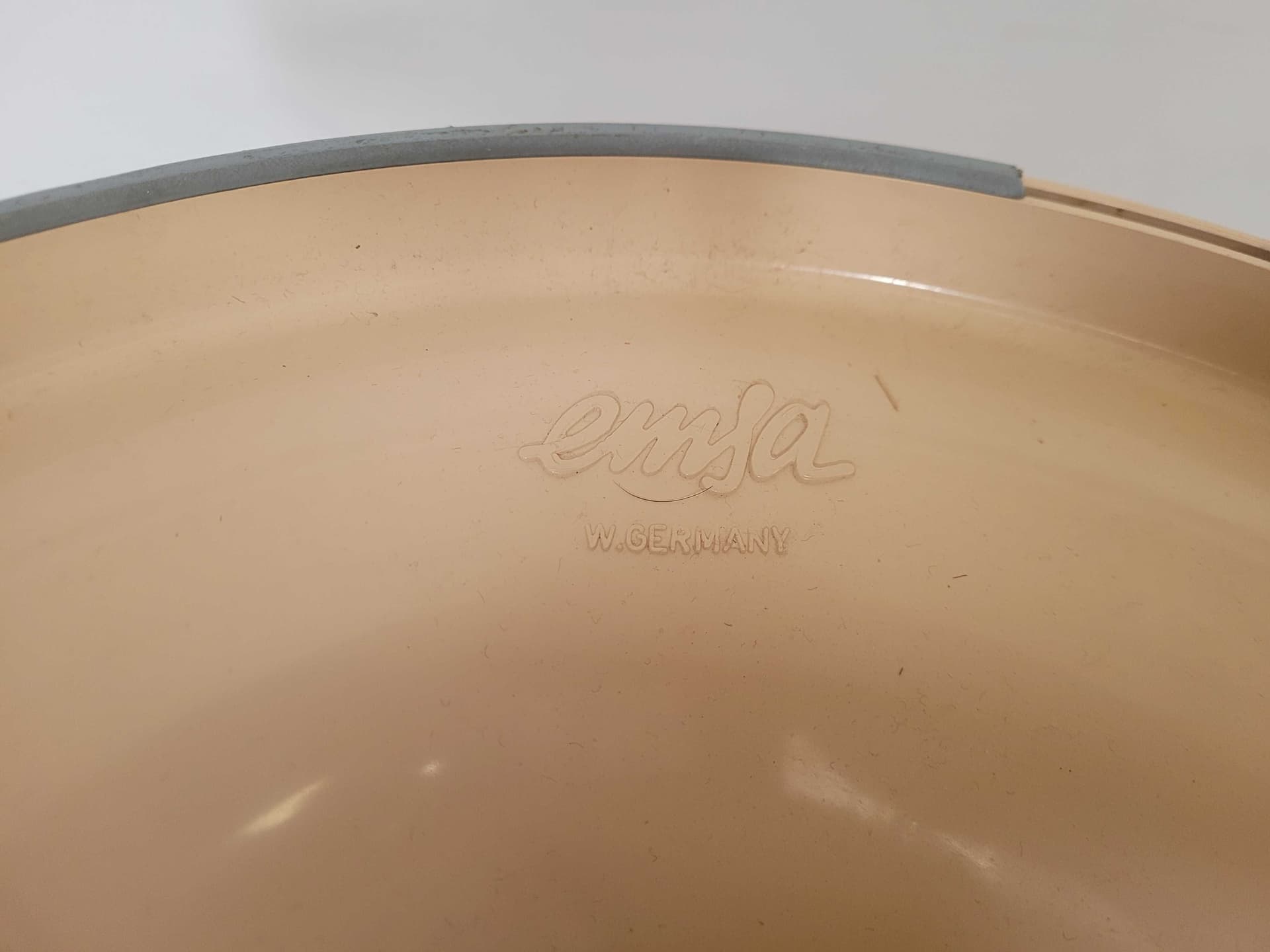 Stool tulip Space Age, beige plastic, brown vinyl, Emsa, Germany, 1960s. - 328270