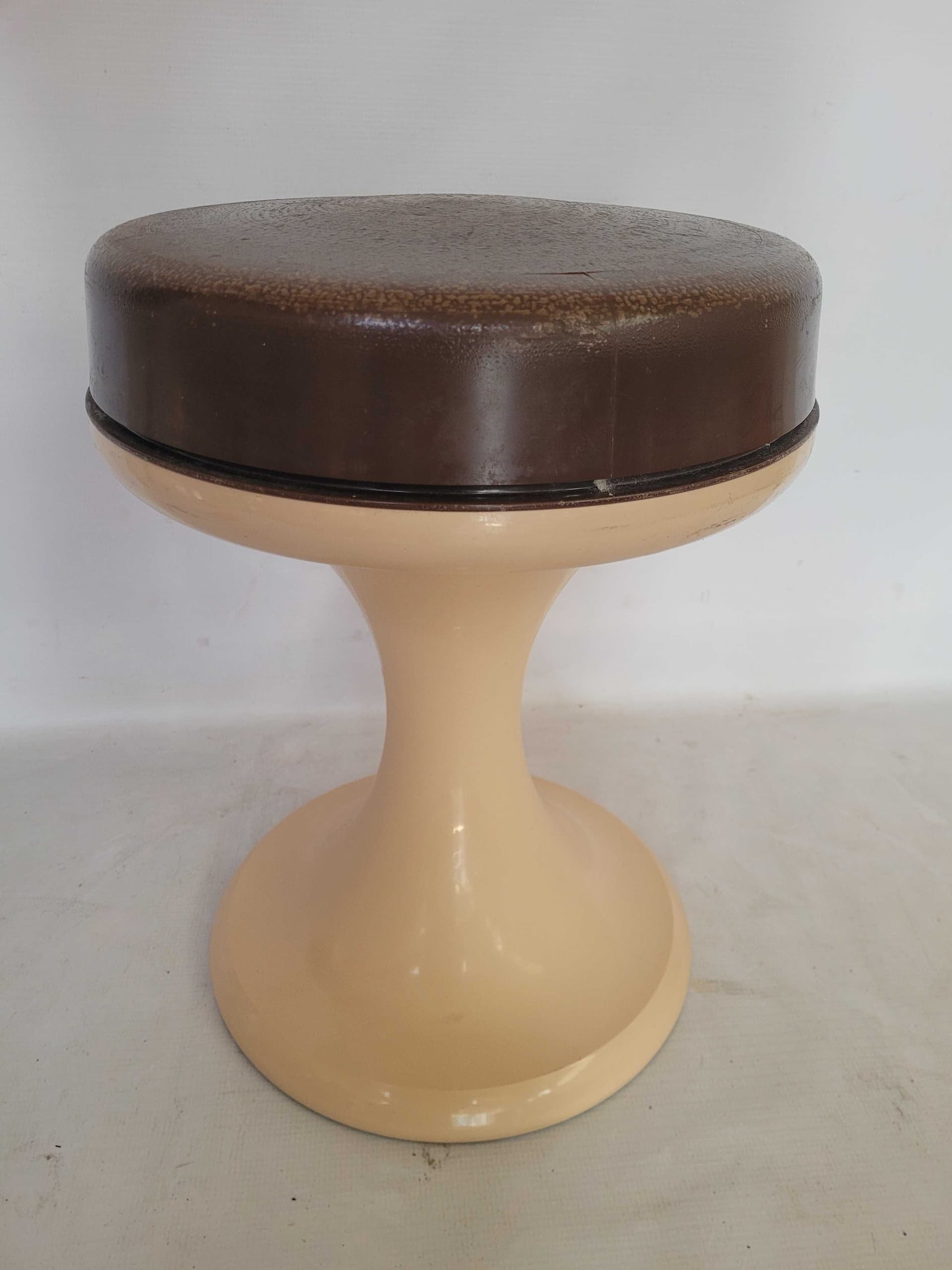 Stool tulip Space Age, beige plastic, brown vinyl, Emsa, Germany, 1960s. - 328271