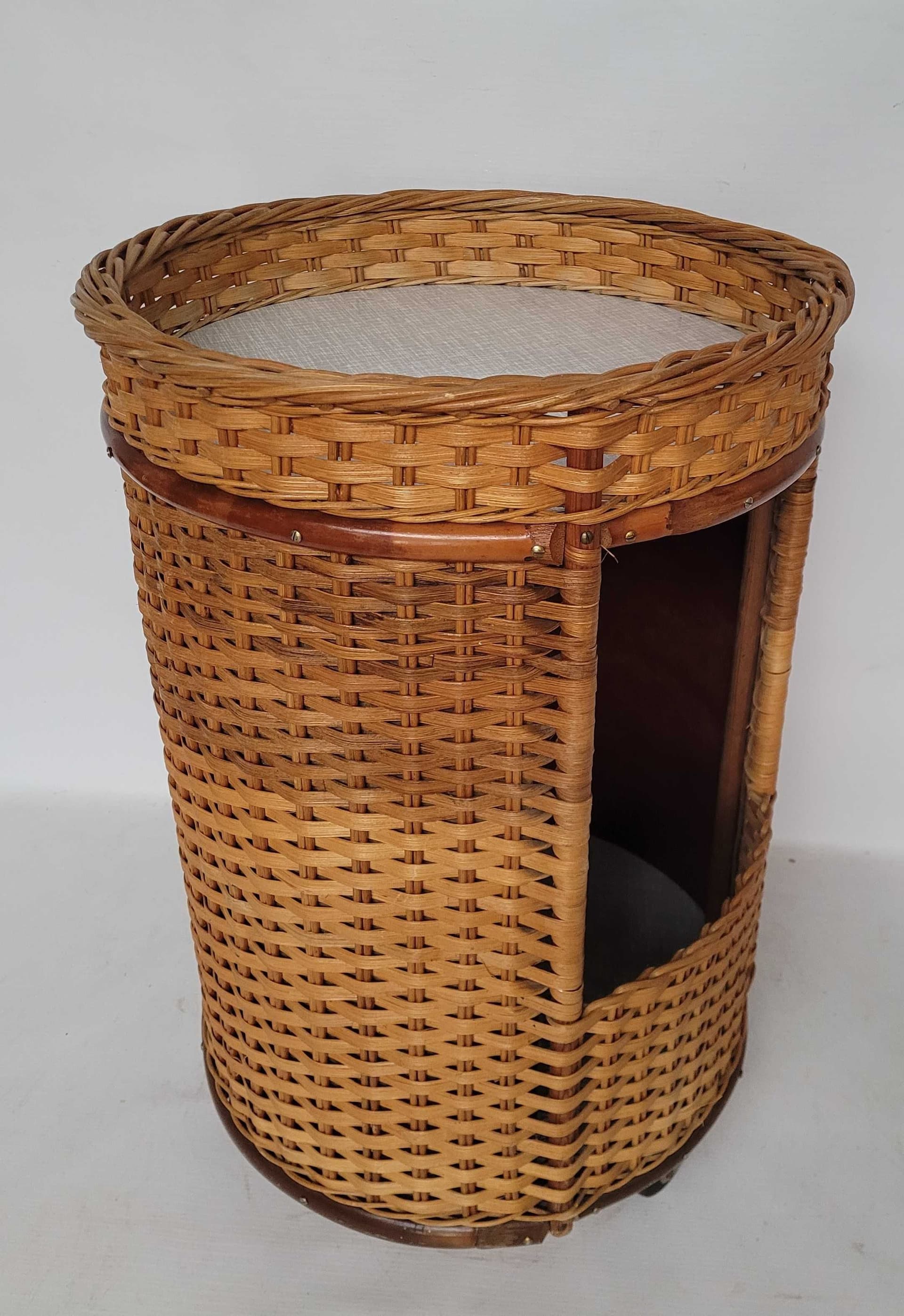 Side table, brown wicker, wood, metal, 1970s. - 328250