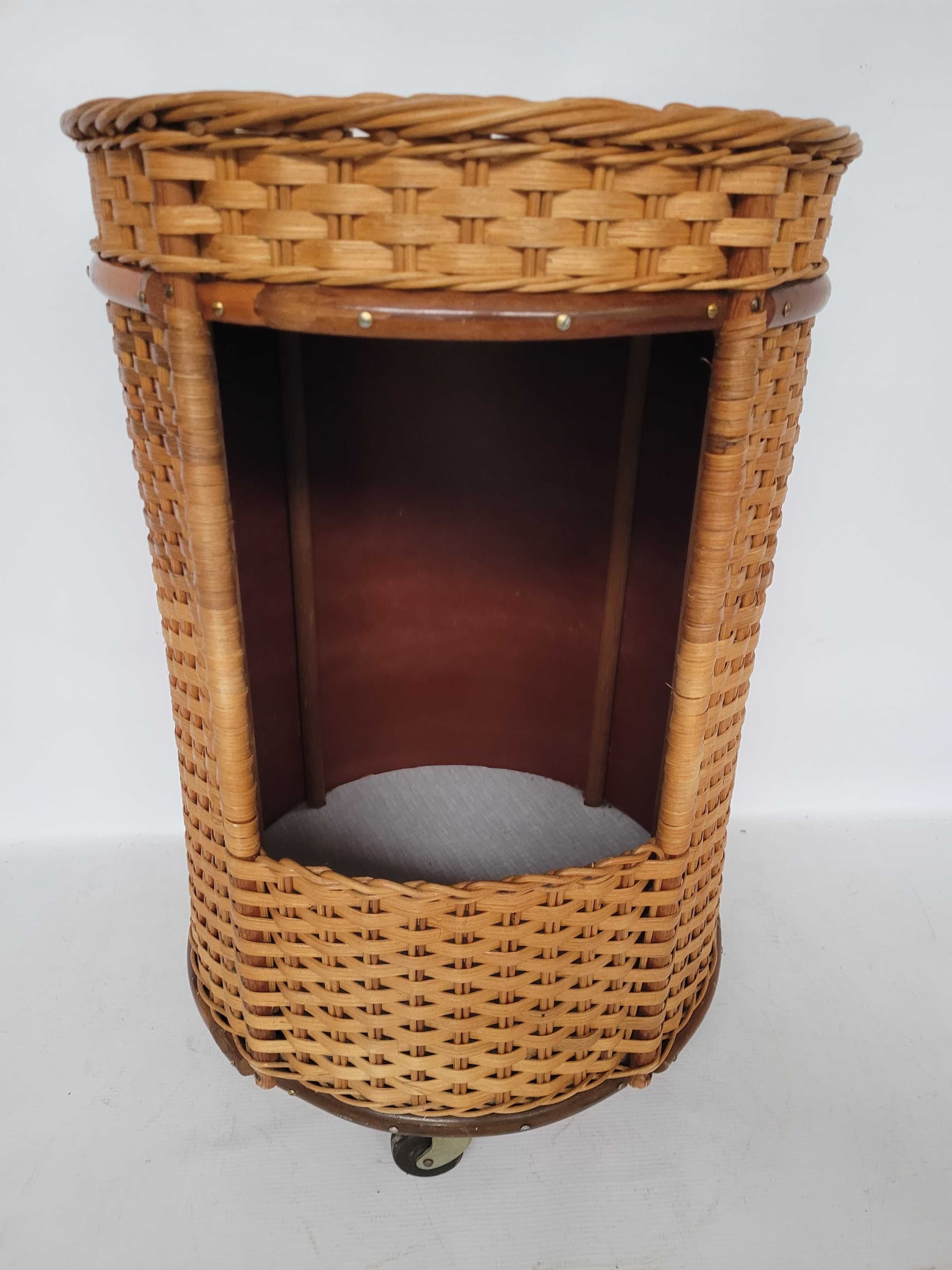 Side table, brown wicker, wood, metal, 1970s. - 328249