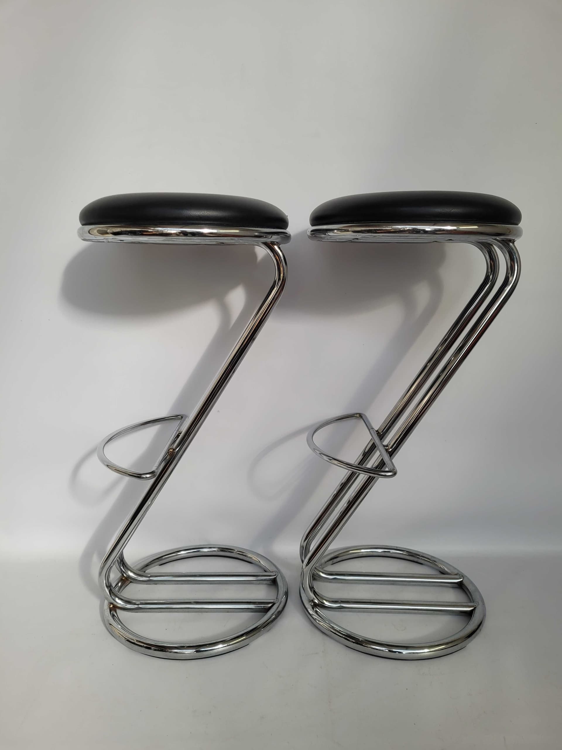 Bar Stool Bauhaus, black synthetic leather, chrome metal, 1970s. - 328082