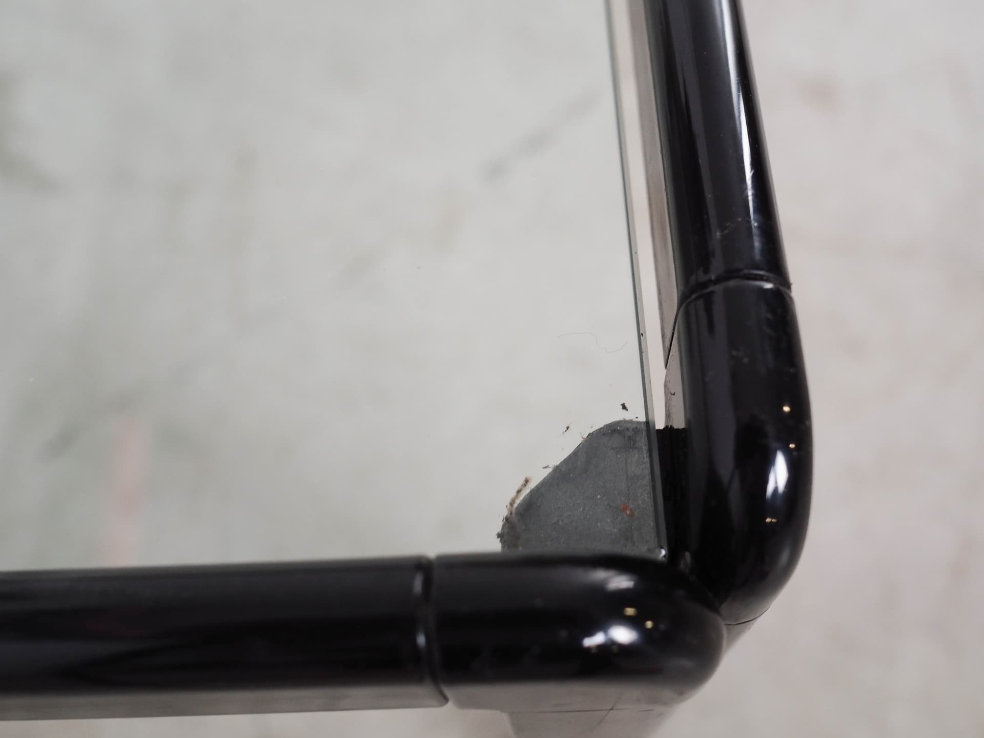 Stolik kawowy, szkło transparentne, metal czarny, Włochy, lata 70. - 328000