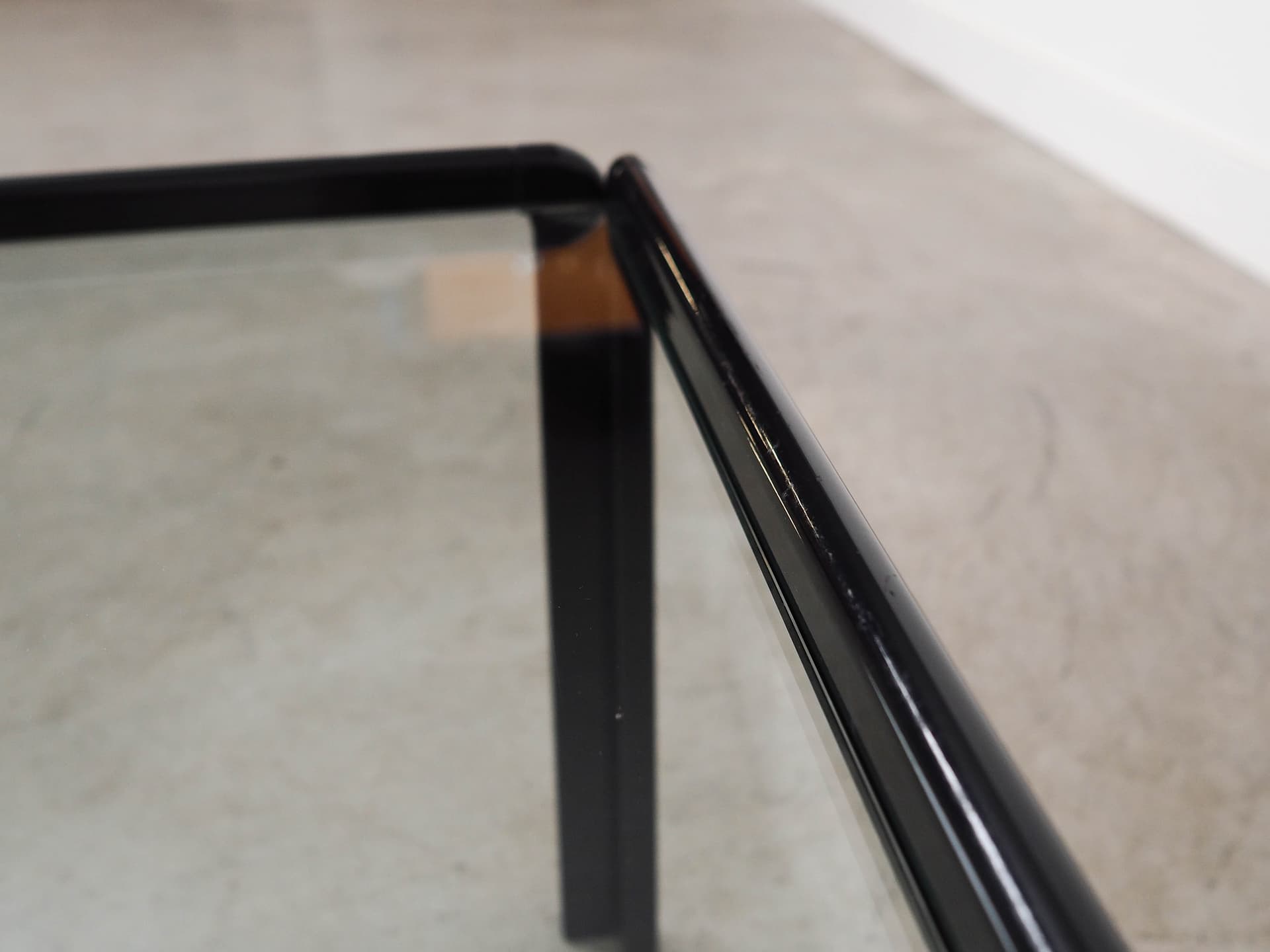 Stolik kawowy, szkło transparentne, metal czarny, Włochy, lata 70. - 327995