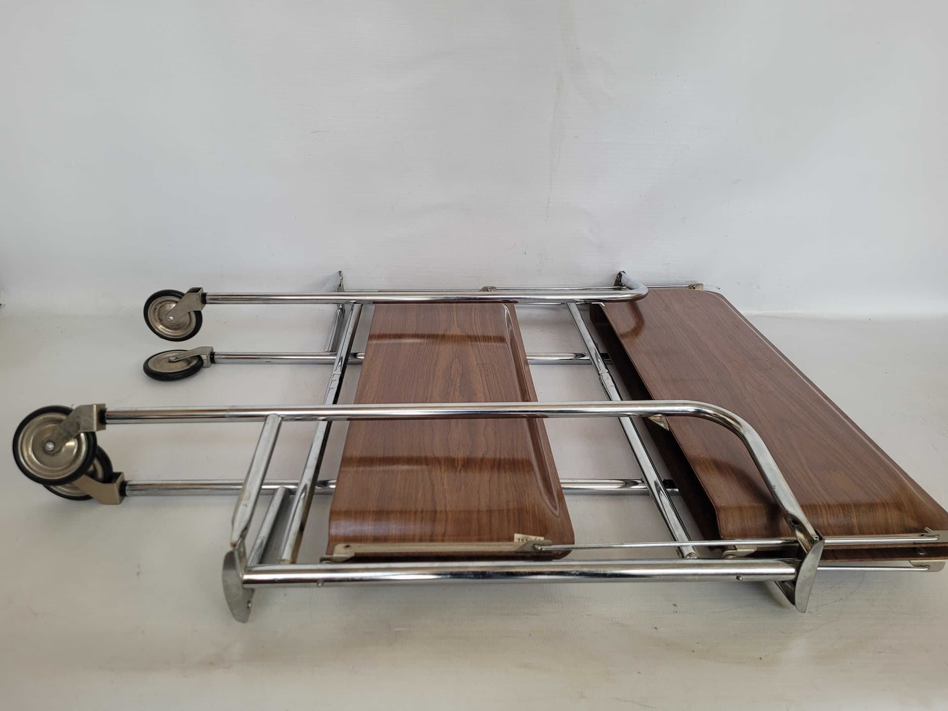 Mobile Side Table, brown plywood, chrome, 1970s. - 328710
