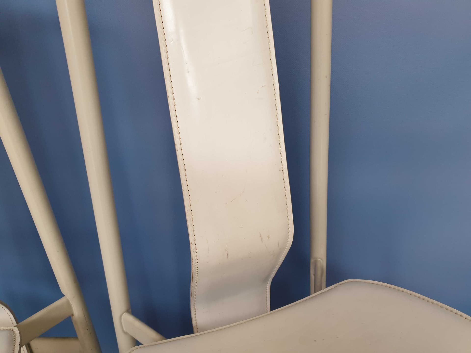 Chair, Zanotta, white leather, white metal, Zanotta, Italy, 1980s. - 328692