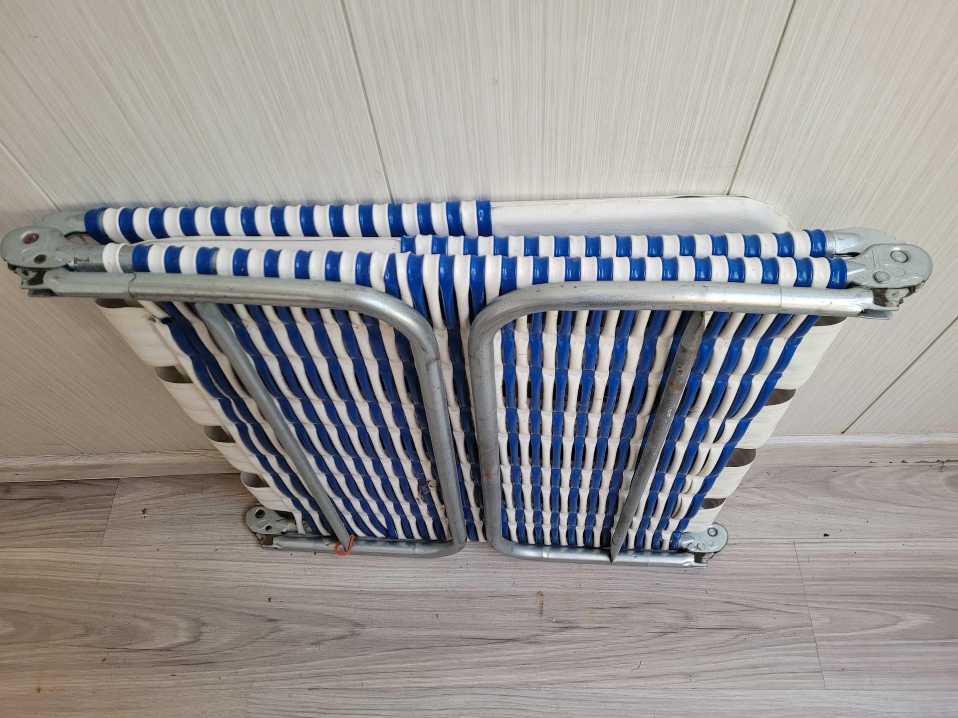 Leżak Spaghetti, niebieski biały, plastik, metal, lata 70. - 331943