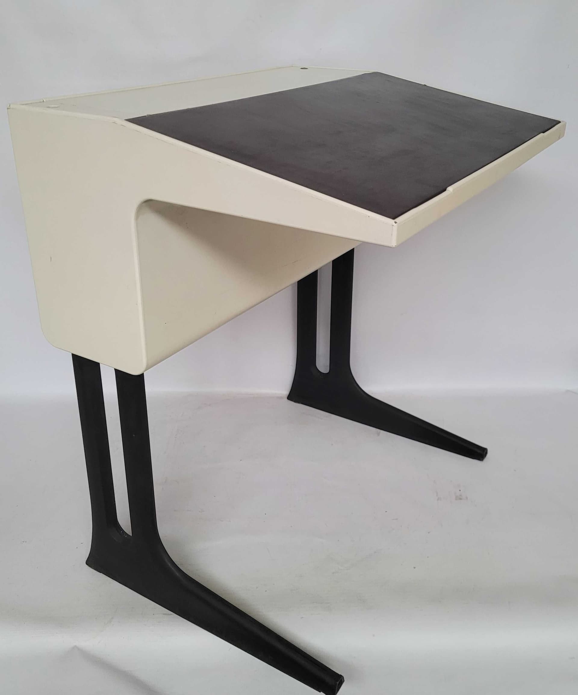 Desk Elmar, space age, off-white plastic, dark brown top, black legs, by L. Colani, Flötotto, Germany, 1970s. - 331824