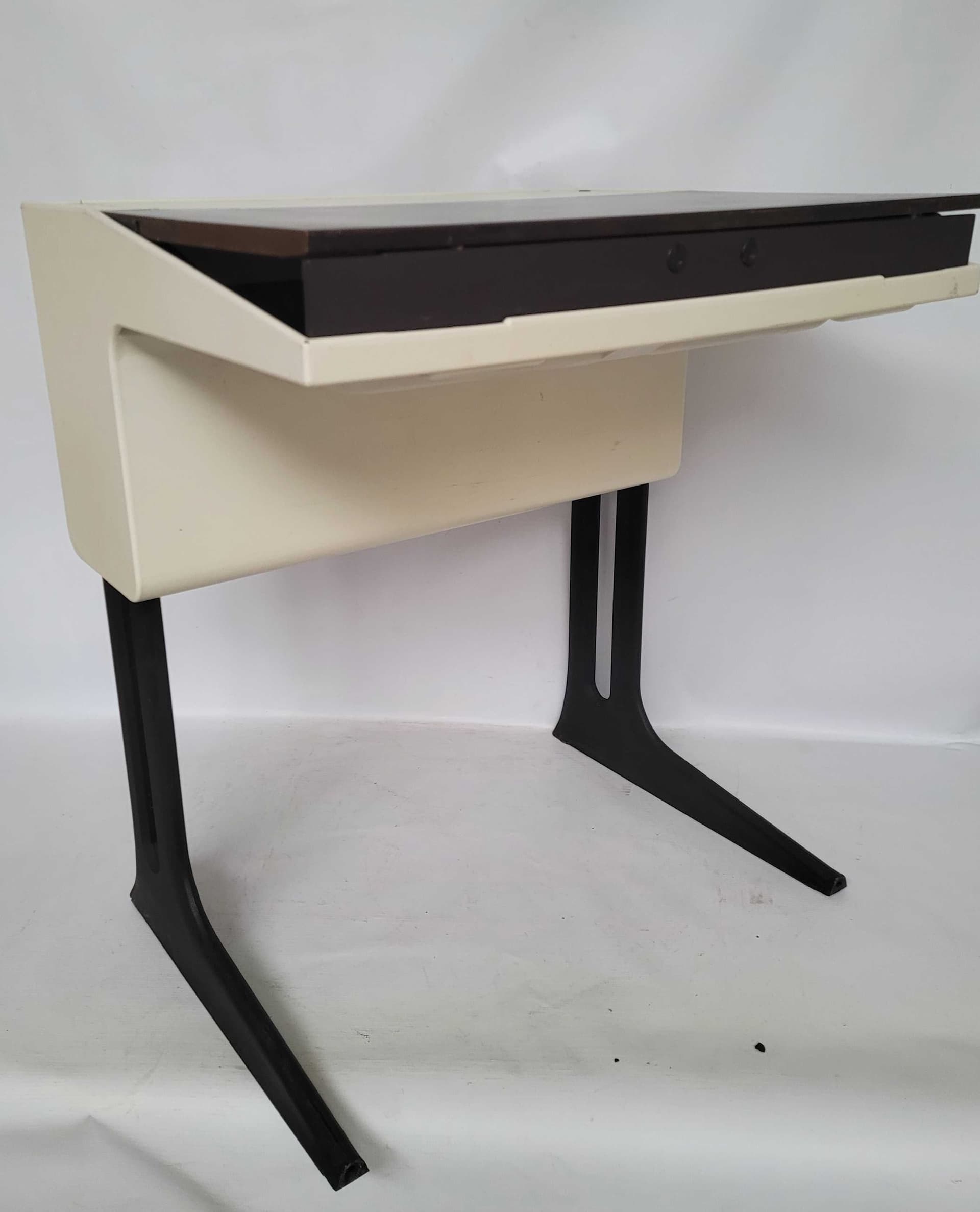 Desk Elmar, space age, off-white plastic, dark brown top, black legs, by L. Colani, Flötotto, Germany, 1970s. - 331823