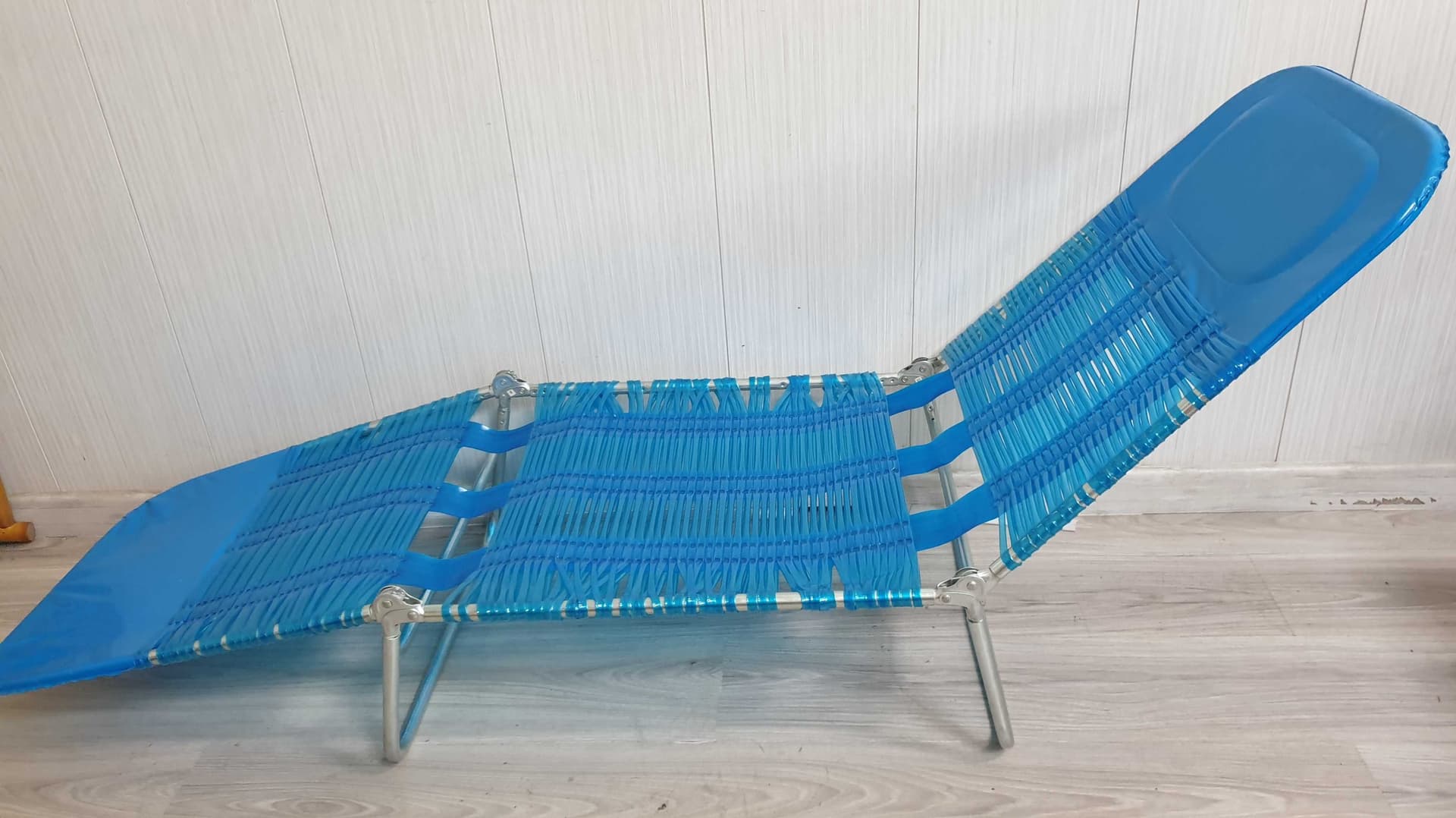 Leżak Spaghetti, niebieski, akryl srebrny metal, lata 70. - 331782