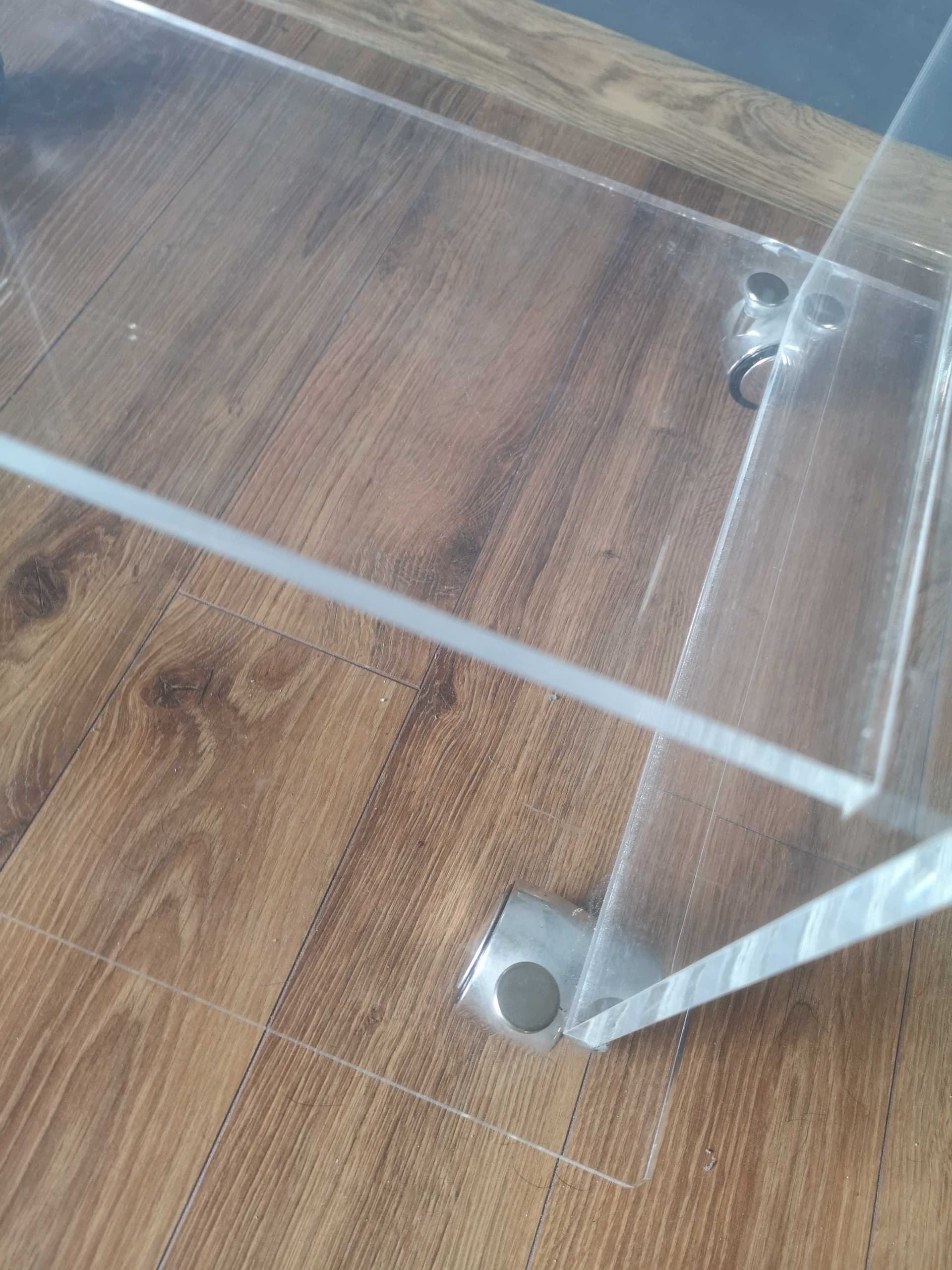 Cabinet, transparent plexiglass, silver metal, 1980s. - 331730