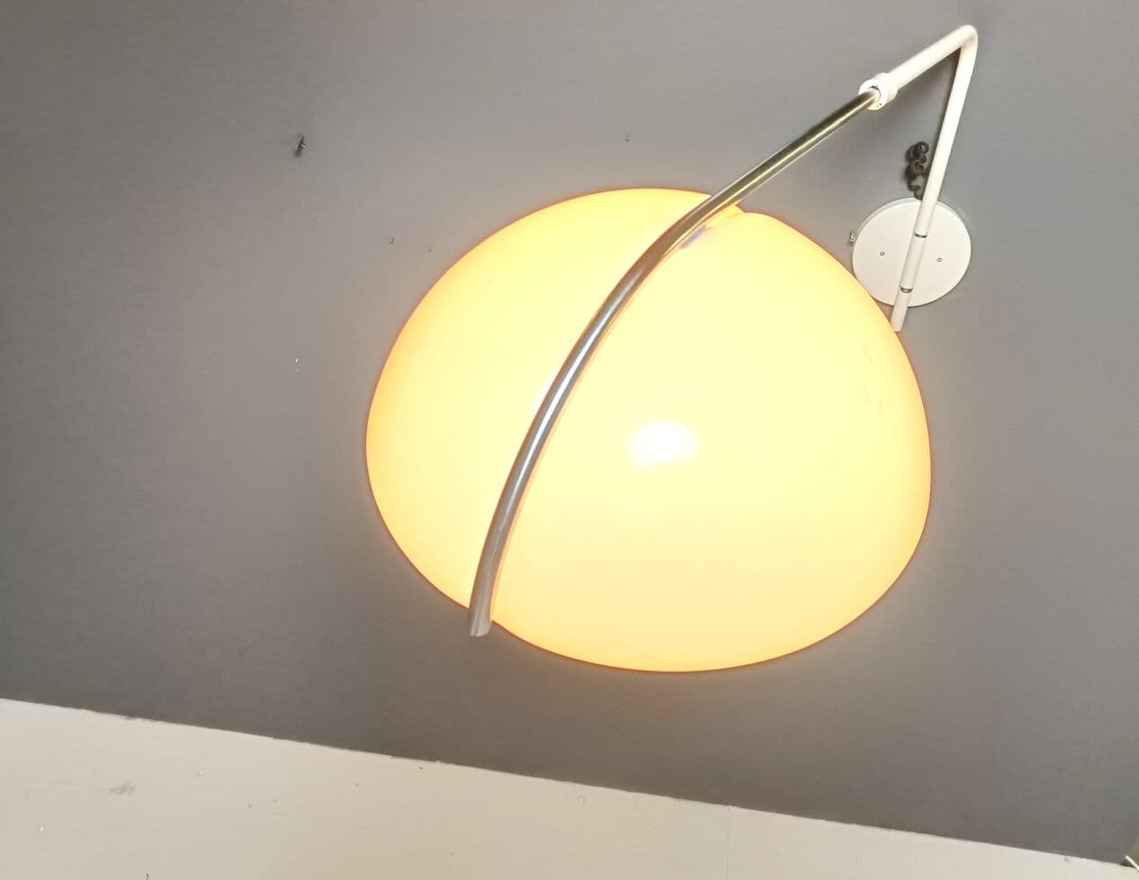 Lampa ścienna, kremowy plastik, chrom, proj. L. Massoni, Guzzini, Włochy, lata 70. - 331496