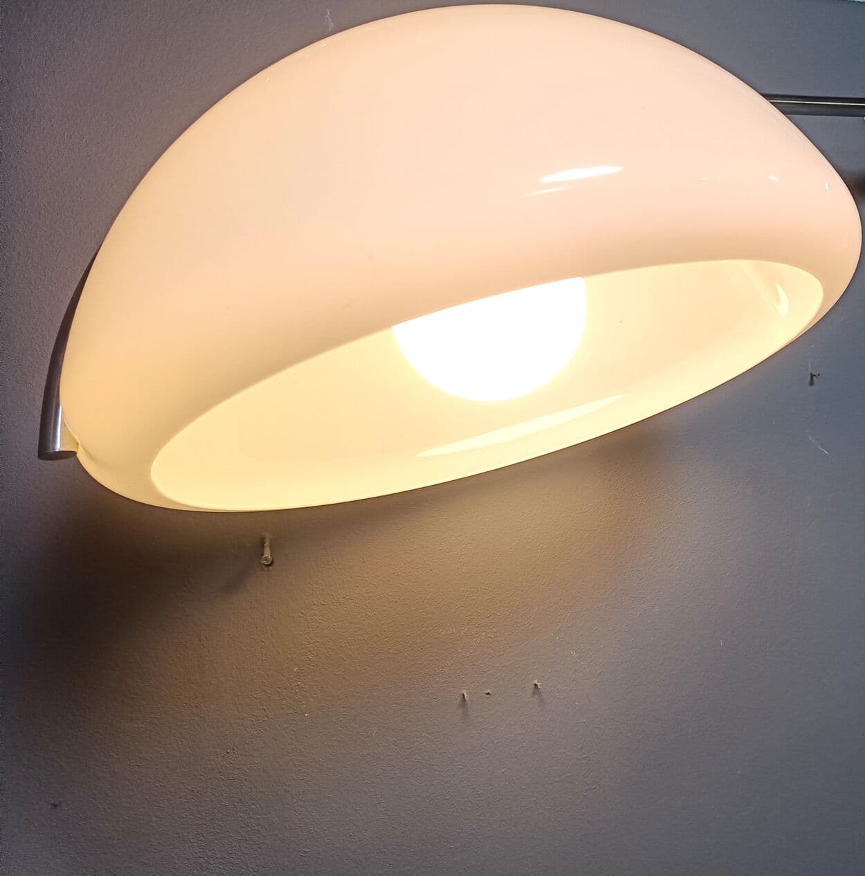 Lampa ścienna, kremowy plastik, chrom, proj. L. Massoni, Guzzini, Włochy, lata 70. - 331495