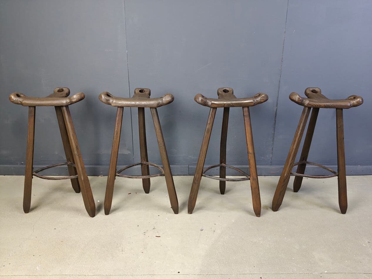 Set of four brutalist bar stools, brown wood, metal, Spain, 1960s. - 331289