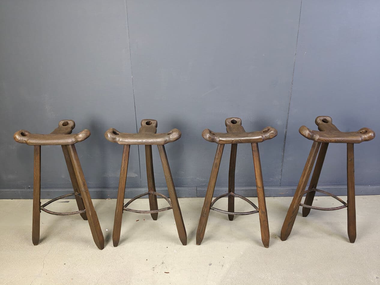 Set of four brutalist bar stools, brown wood, metal, Spain, 1960s. - 331285