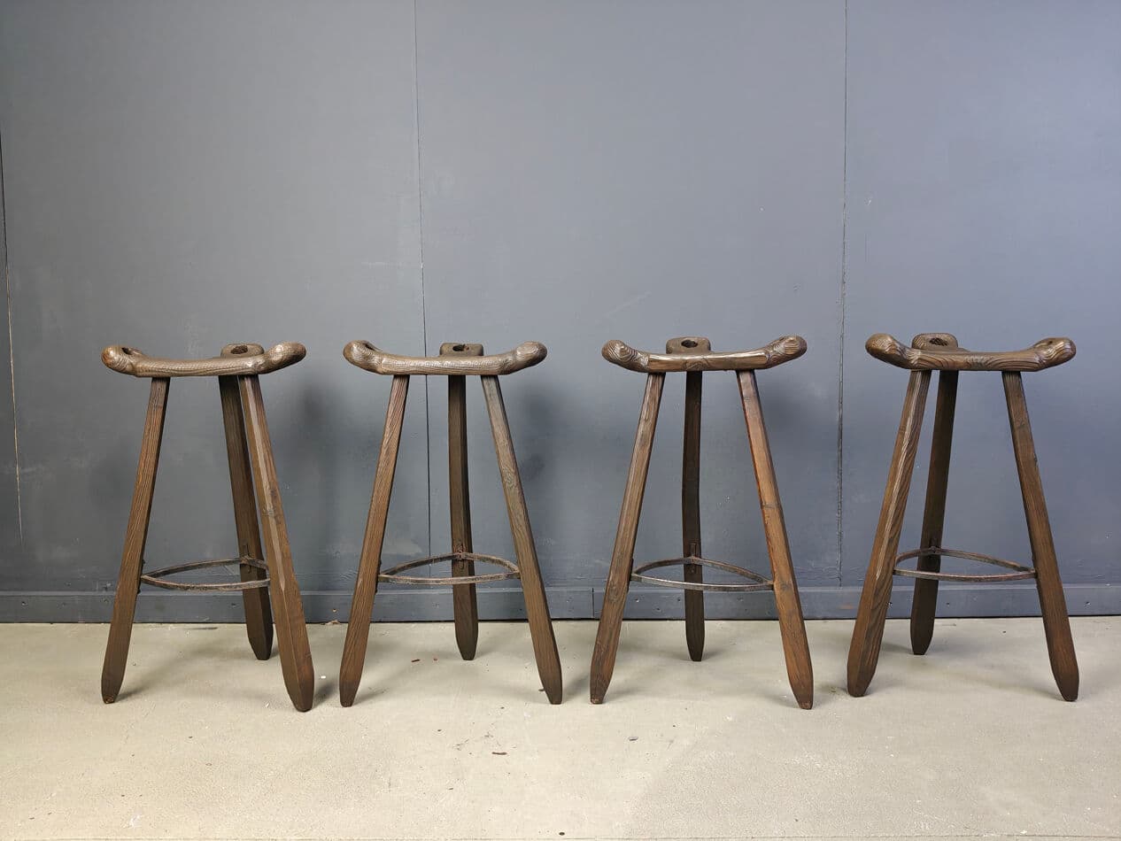 Set of four brutalist bar stools, brown wood, metal, Spain, 1960s. - 331291