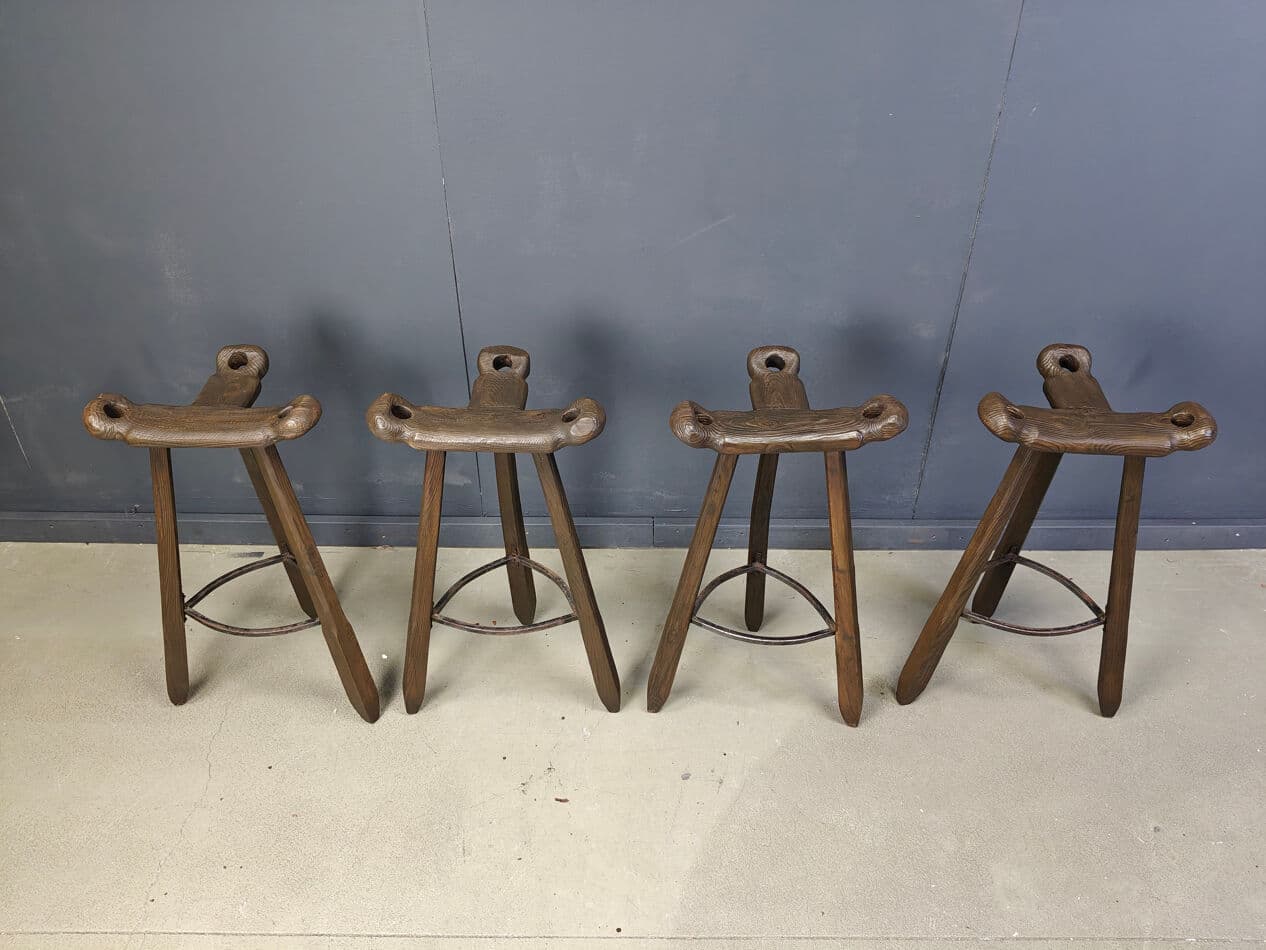 Set of four brutalist bar stools, brown wood, metal, Spain, 1960s. - 331293