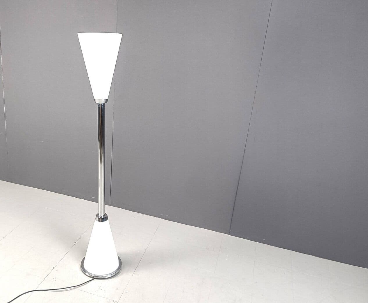 Floor Lamp Diabolo, white glass, silver chrome, gold brass, Italy, 1990s. - 331268