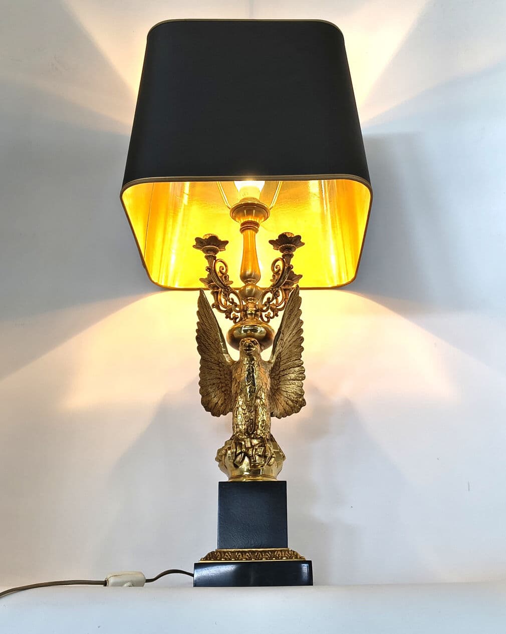 Lampa stołowa Empire, mosiądz złoty, drewno czarne, Belgia, lata 70. - 330746