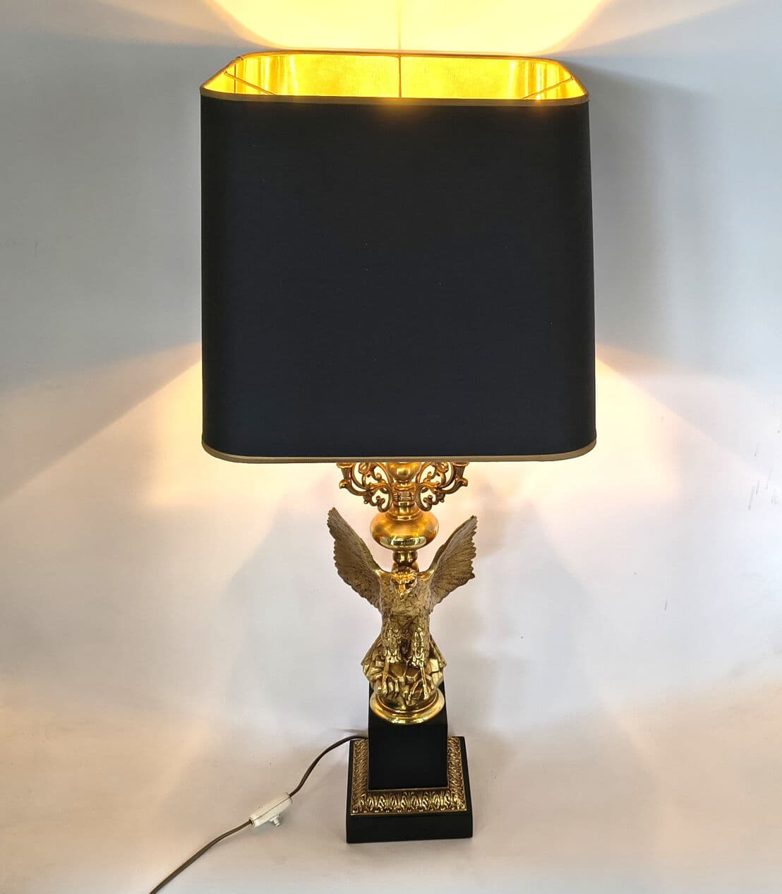 Lampa stołowa Empire, mosiądz złoty, drewno czarne, Belgia, lata 70. - 330745