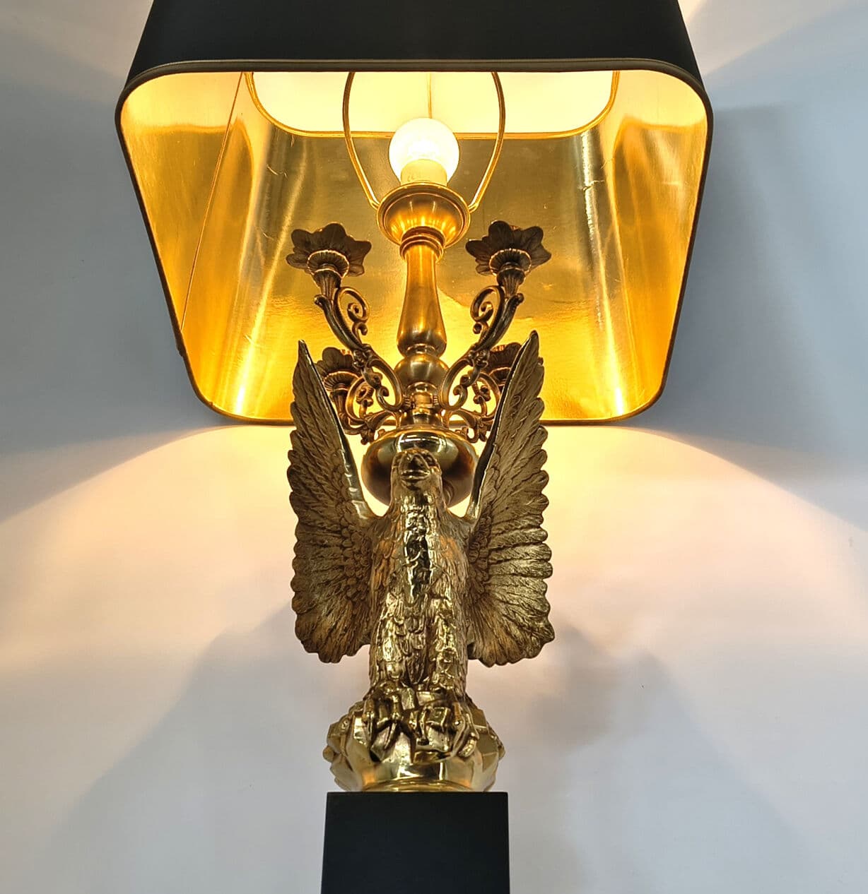 Lampa stołowa Empire, mosiądz złoty, drewno czarne, Belgia, lata 70. - 330738
