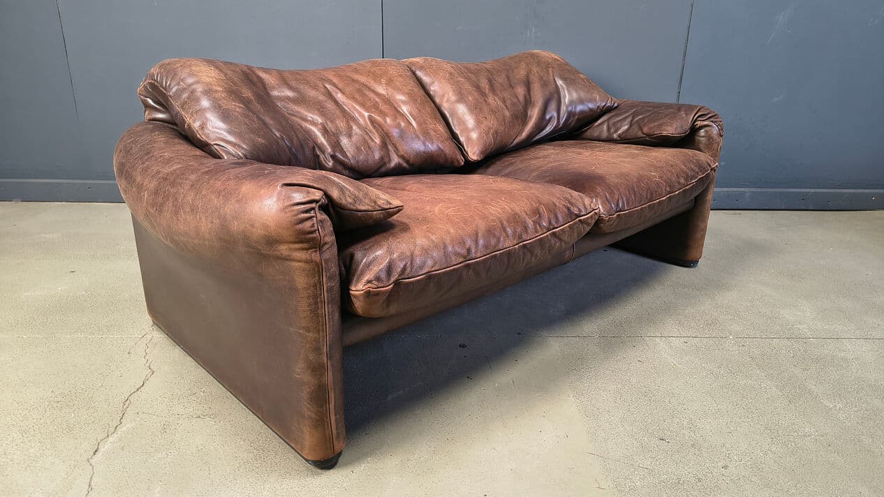Two-seater sofa Maralunga, brown leather, by V. Magistretti, Cassina, Italy, 1970s. - 330651