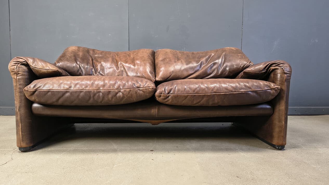 Two-seater sofa Maralunga, brown leather, by V. Magistretti, Cassina, Italy, 1970s. - 330648
