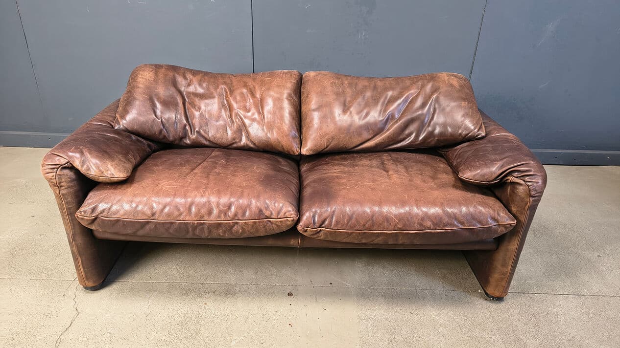 Two-seater sofa Maralunga, brown leather, by V. Magistretti, Cassina, Italy, 1970s. - 330655